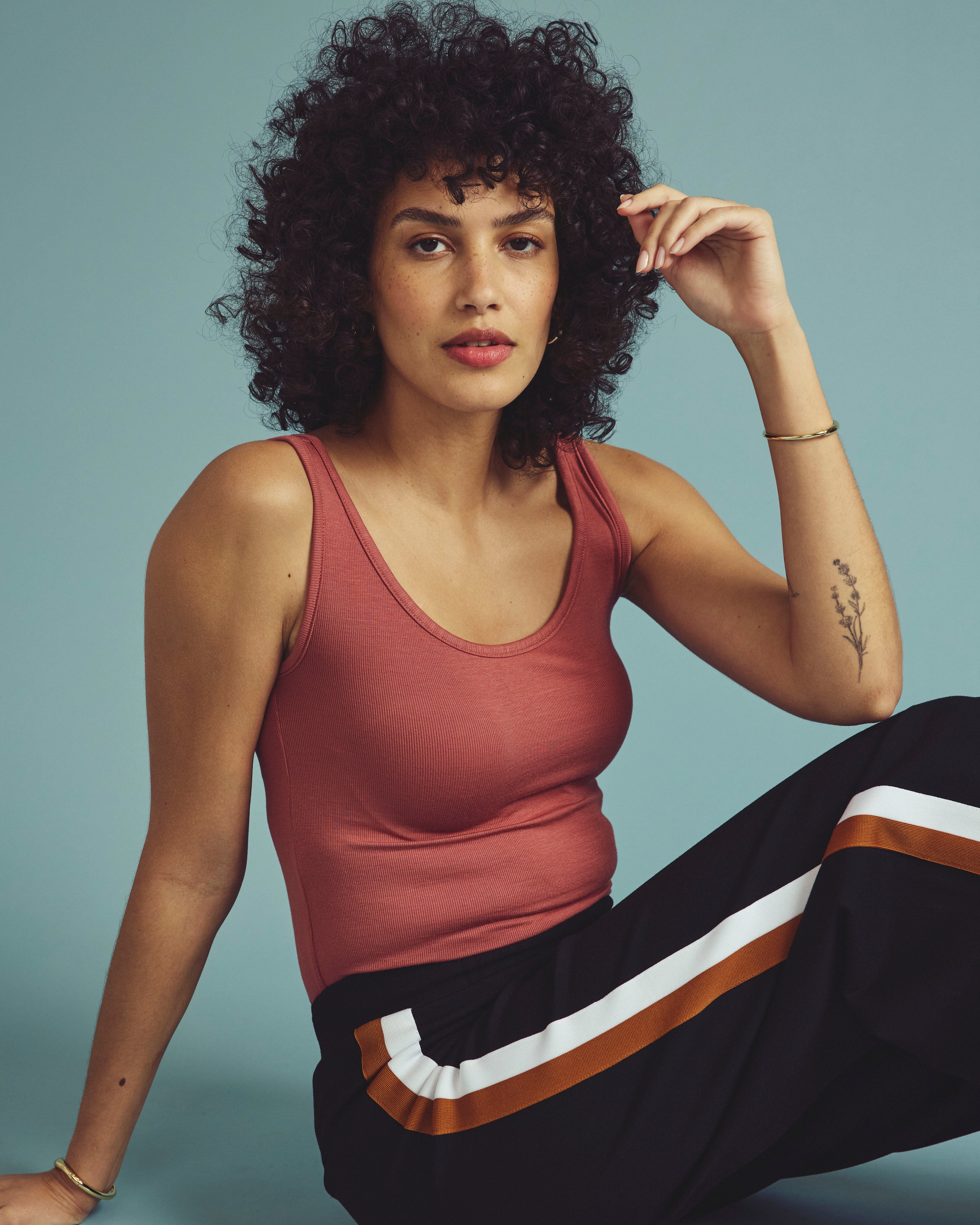 リミフゥ　20/-C Plain Stitch Chest Slit Tank Cloud Rib Tank - Terracotta – Universal Standard