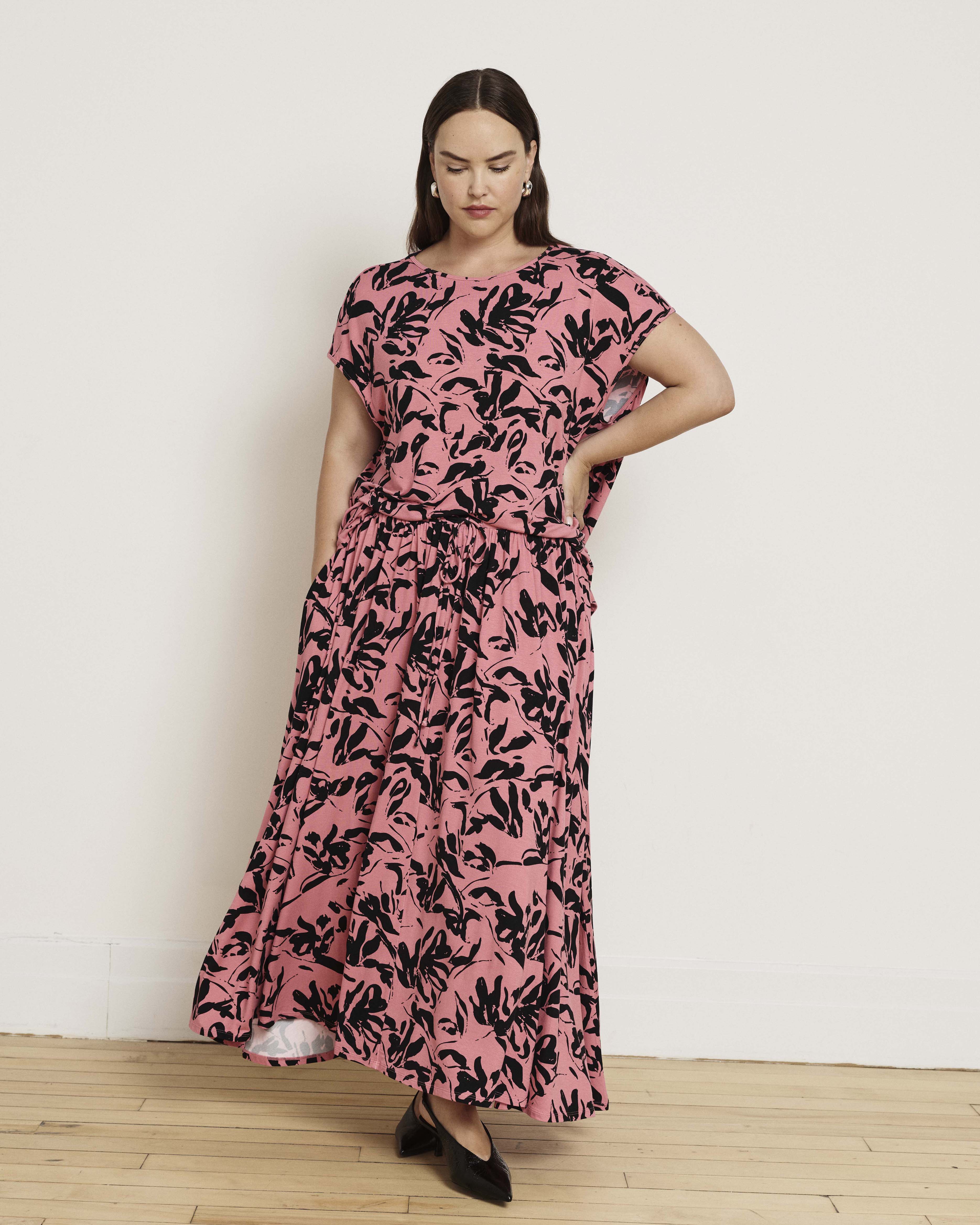 Tessa Liquid Jersey Skirt - Pink Sgraffito Print – Universal Standard
