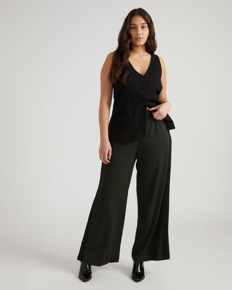 The Tailored Ponte Vest - Black
