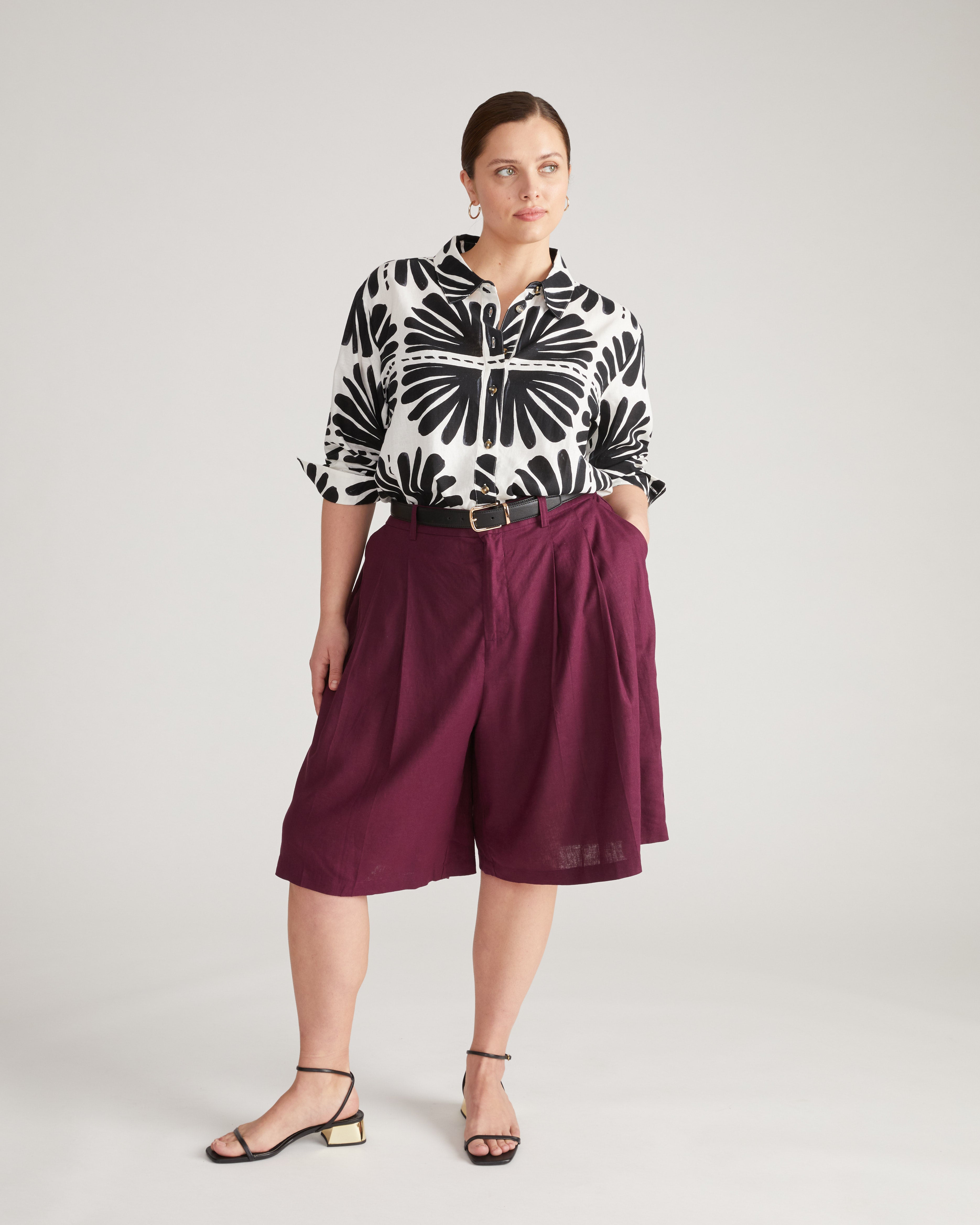 Seaport Tailored Linen Short - Acai