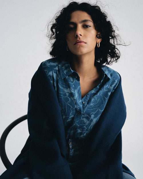 Cooling Stretch Cupro Oversized Artist Shirt - Rose Print in Deep Teal | Plus Size & Straight Size Women's Fashion | Universal Standard