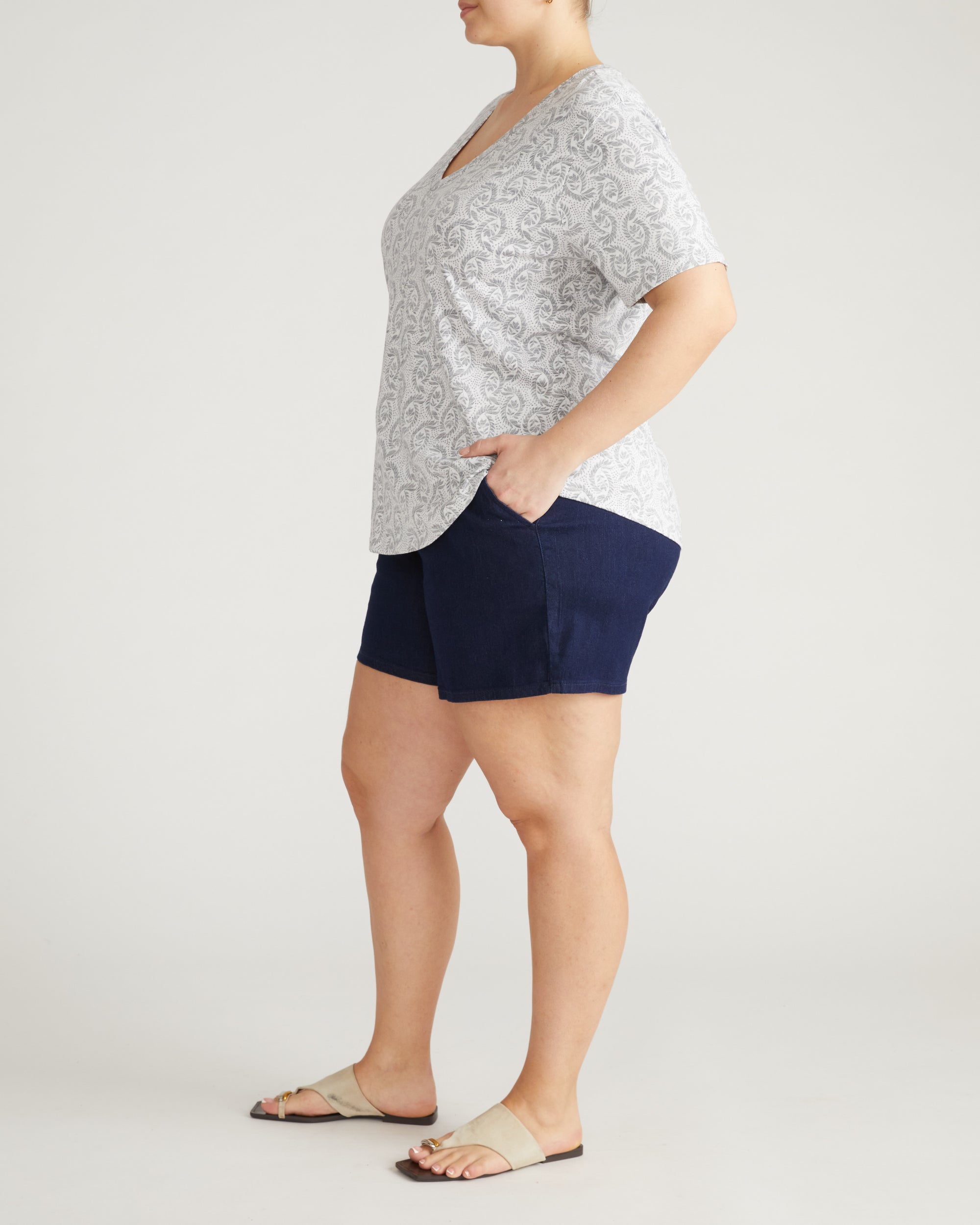 Light-As-Air V Rex - Faded Print | Plus Size & Straight Size Women's Fashion | Universal Standard