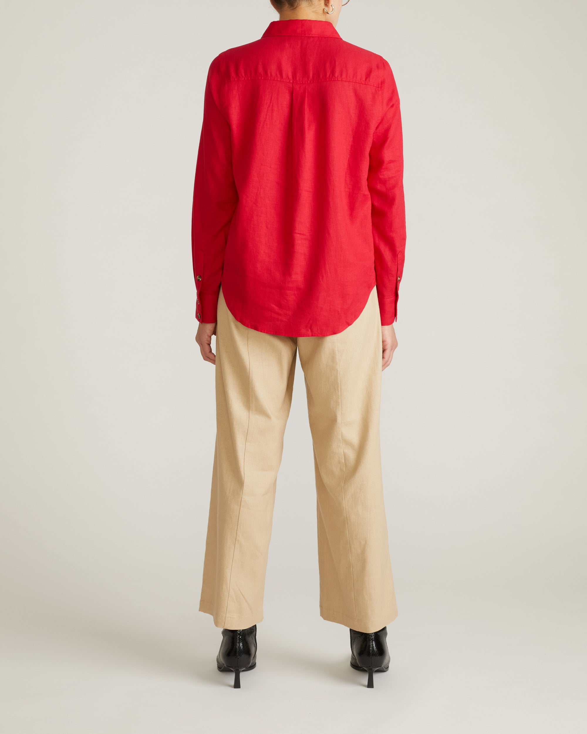 Woman wearing Elbe Popover Stretch Linen Shirt - Brilliant Red from Universal Standard