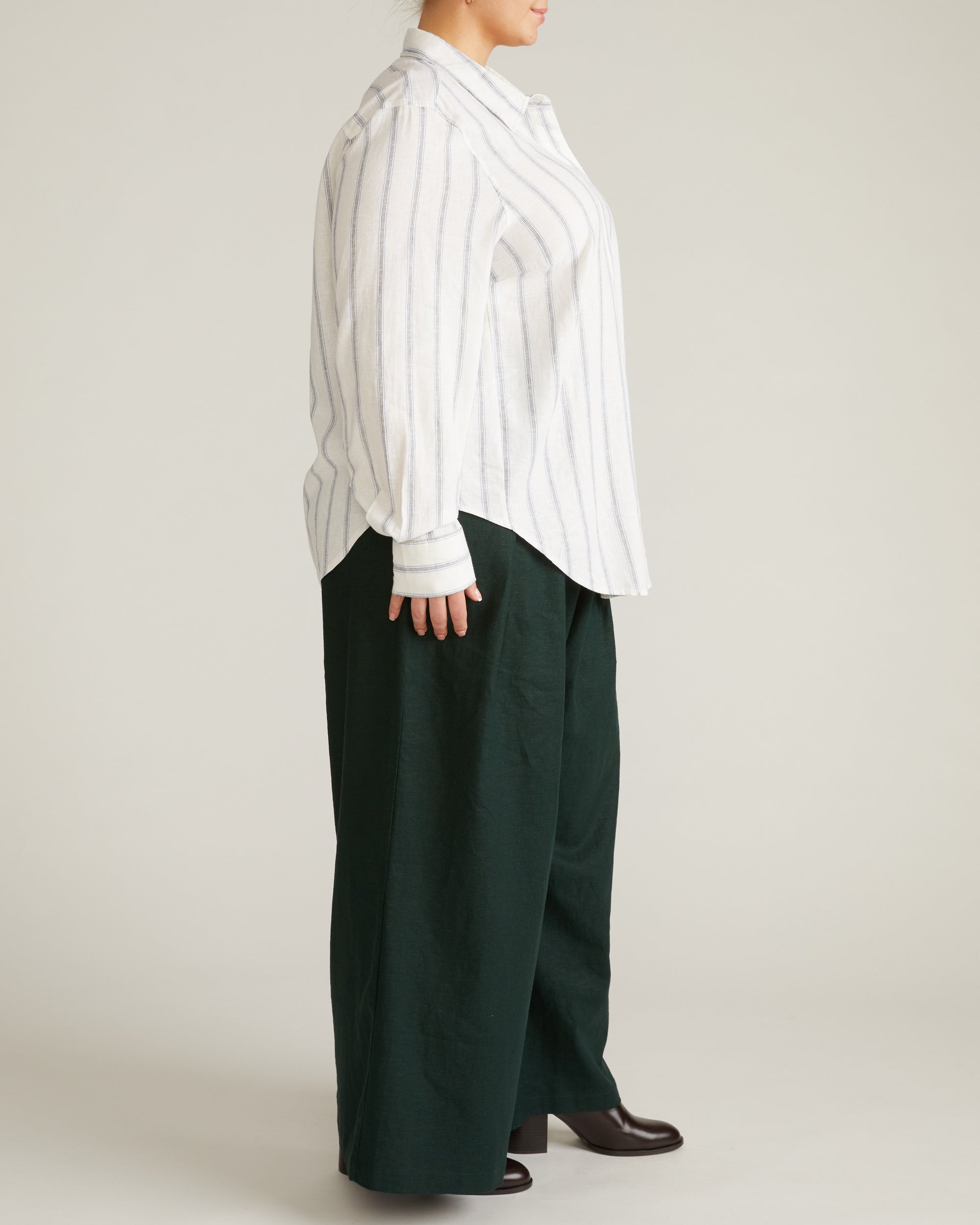 Woman wearing Elbe Popover Stretch Linen Shirt - Mayfair Stripe from Universal Standard