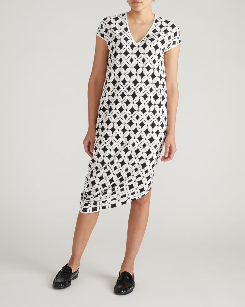 Iconic Geneva V-Neck Dress - Eclipse Print | Plus Size & Straight Size Women's Fashion | Universal Standard