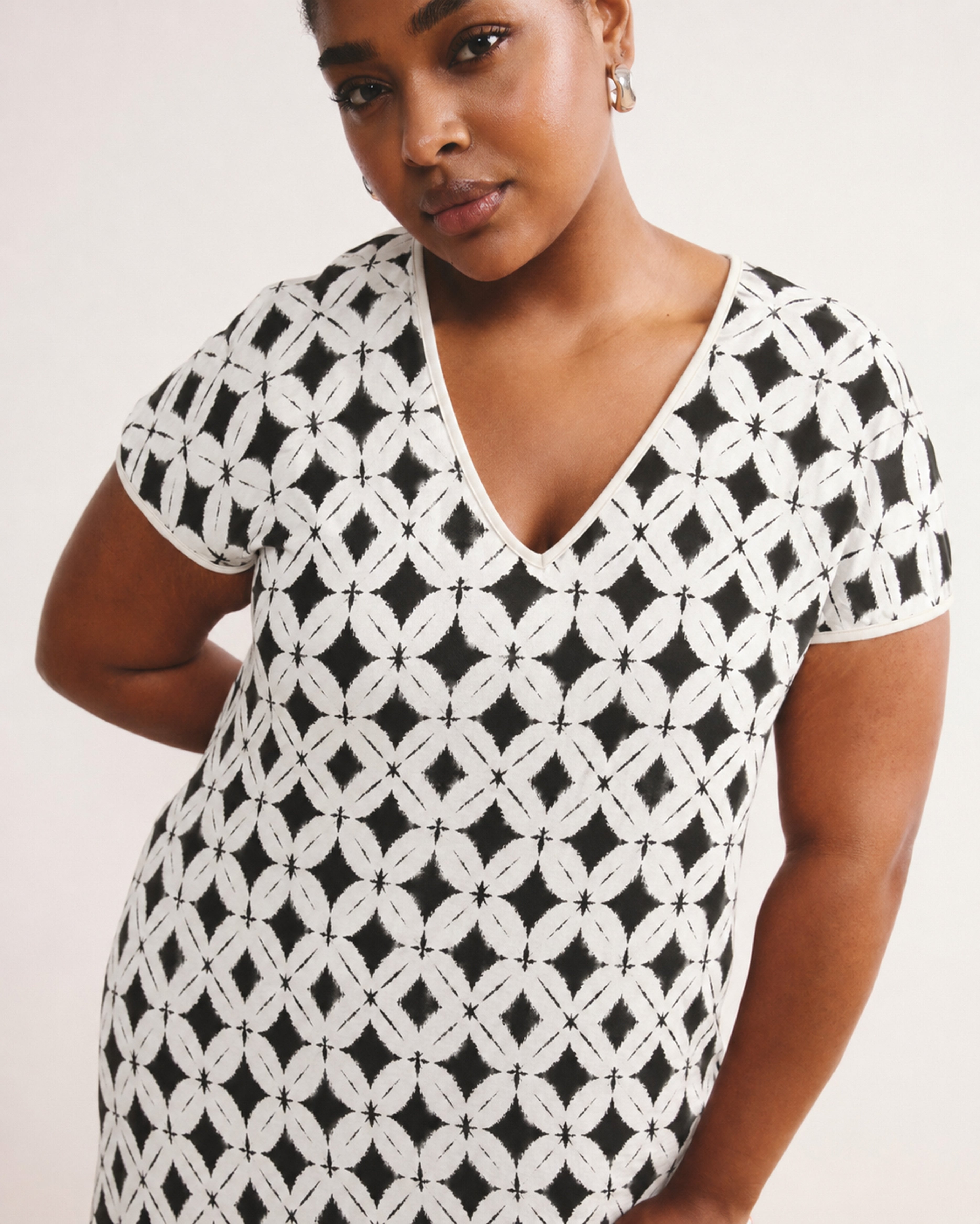 Iconic Geneva V-Neck Dress - Eclipse Print – Universal Standard