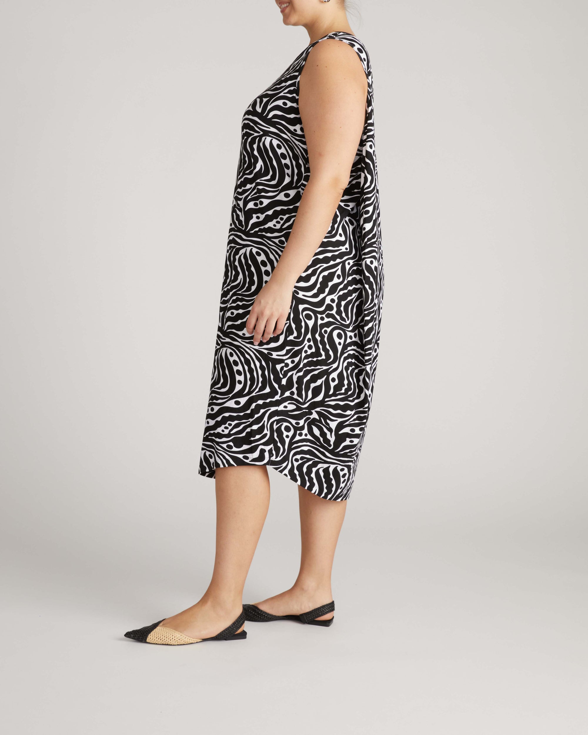 Pearl Divine Jersey Dress - Black Bosco Print | Plus Size & Straight Size Women's Fashion | Universal Standard