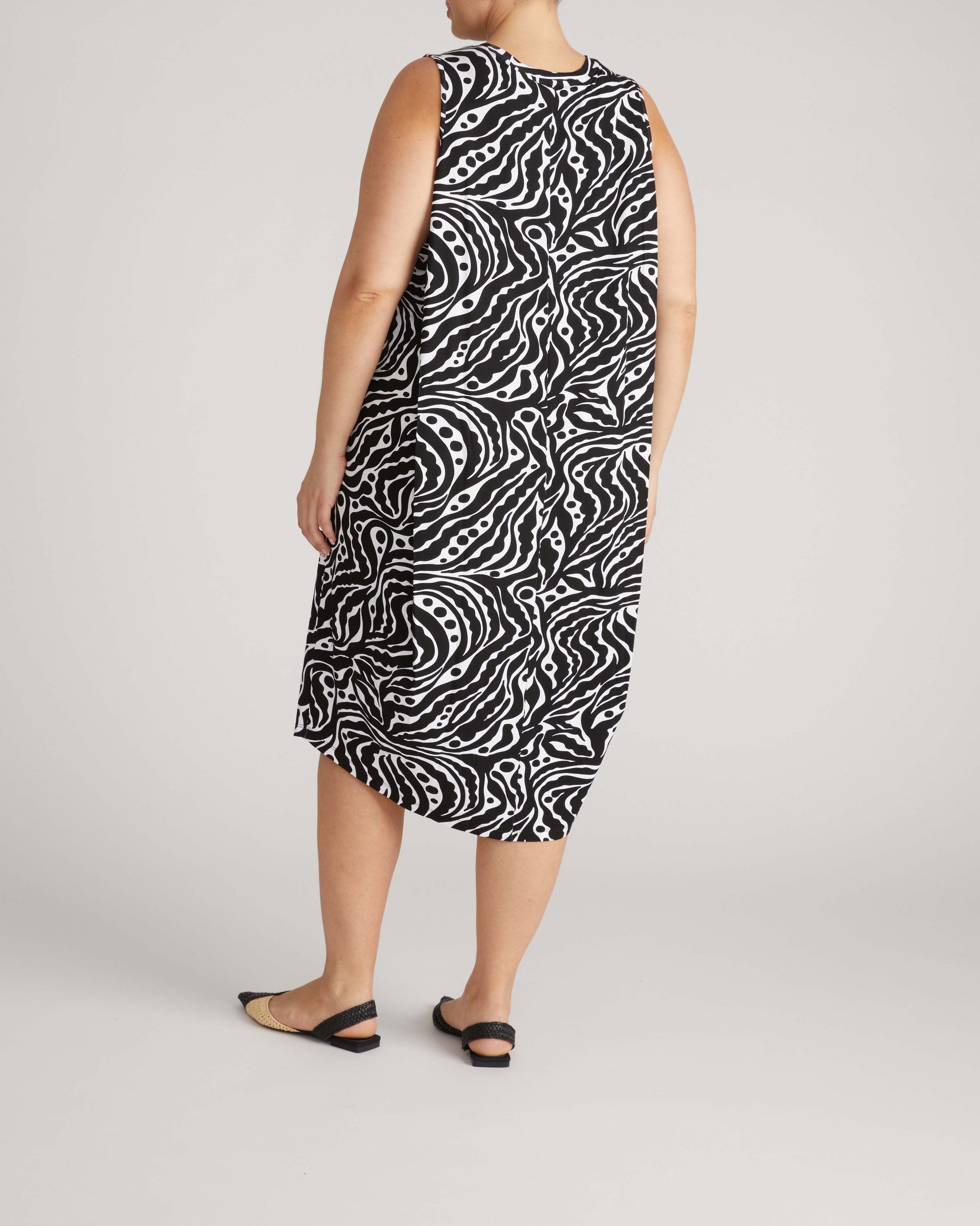Pearl Divine Jersey Dress - Black Bosco Print | Plus Size & Straight Size Women's Fashion | Universal Standard