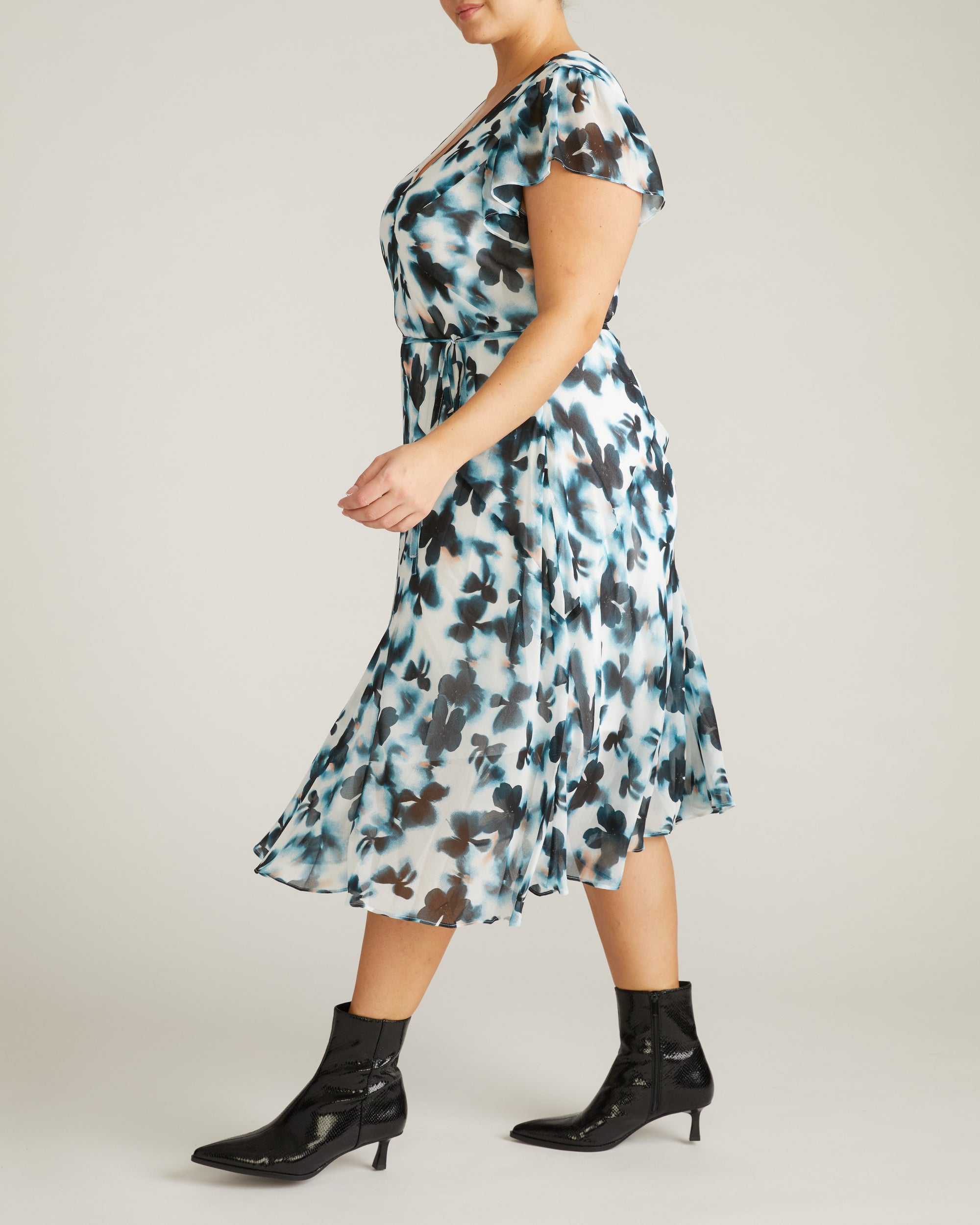 Woman wearing Sevilla Chiffon Dress - Primrose Hill Print from Universal Standard