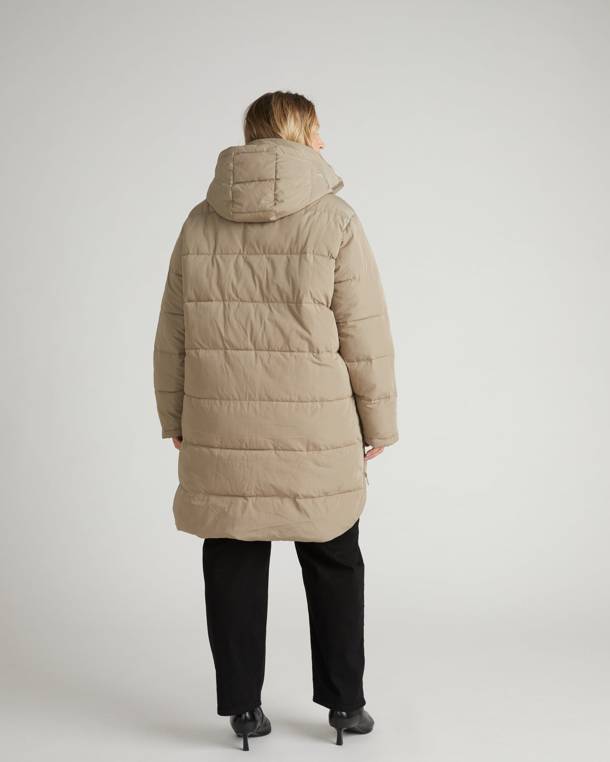 Matterhorn Mid Hooded Puffer - Mushroom Stone | Plus Size & Straight Size Women's Fashion | Universal Standard