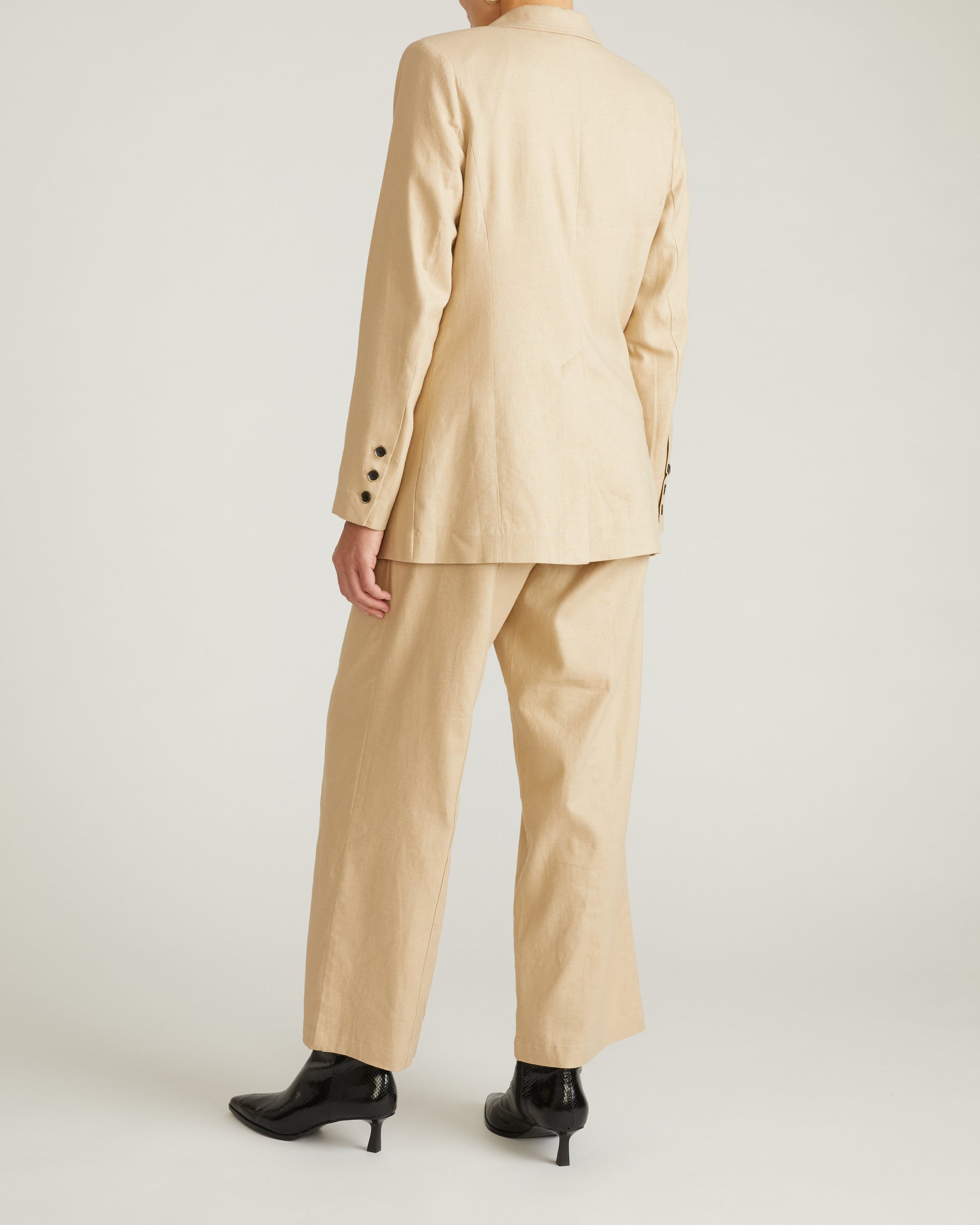 Woman wearing Coastal Linen Blazer - Danish Coffee from Universal Standard