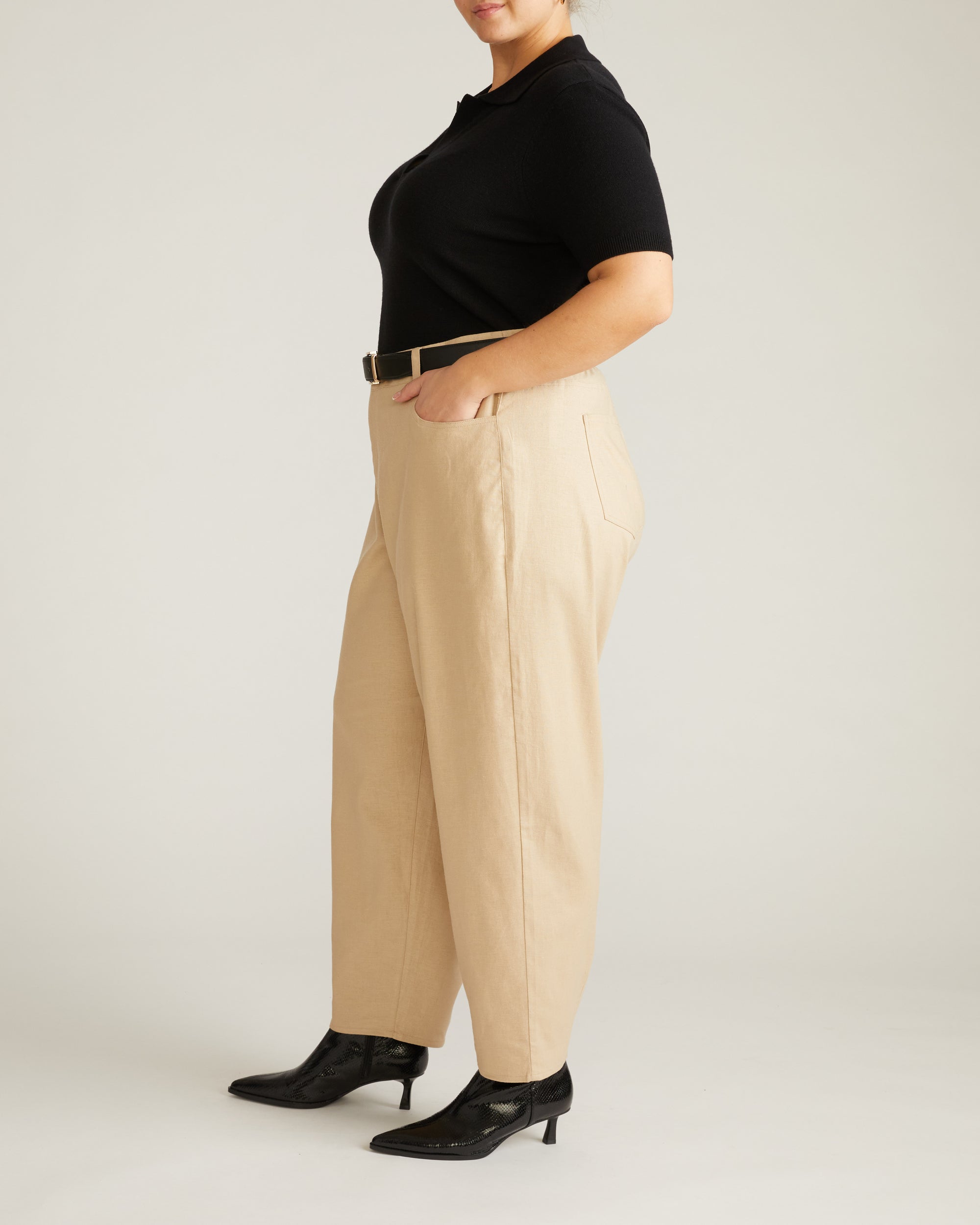 Woman wearing Lou Barrel Leg Linen Pants - Danish Coffee from Universal Standard