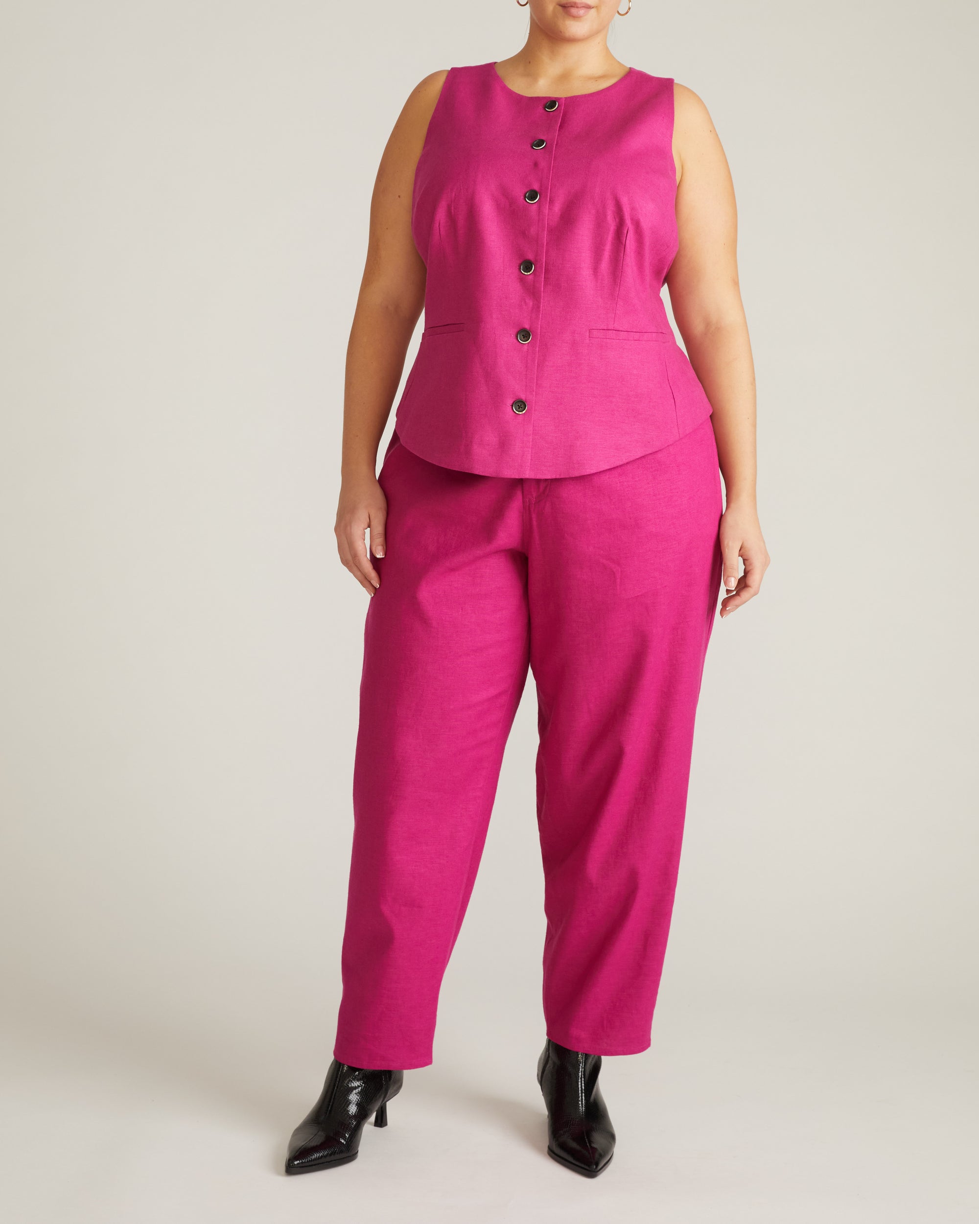 Woman wearing Lou Barrel Leg Linen Pants - Hyper Pink from Universal Standard