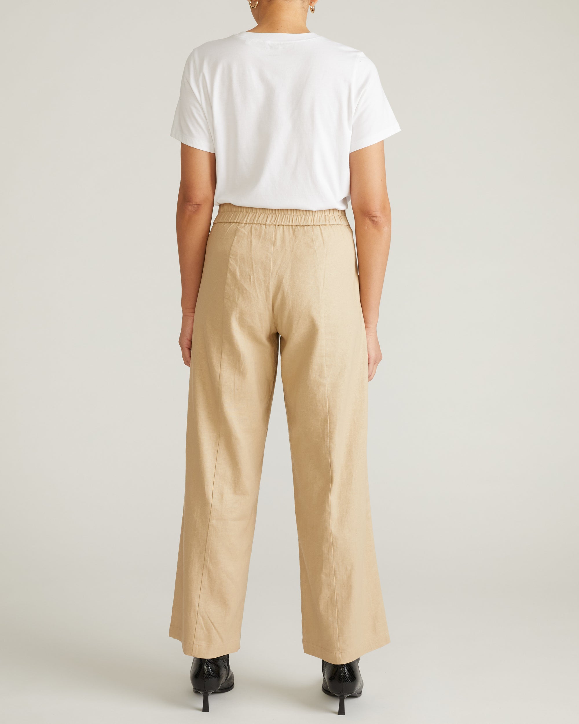 Woman wearing Coastal Linen Pants - Danish Coffee from Universal Standard