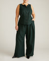 Woman wearing Palais Stretch Linen Wide Leg Pant - Forest Green from Universal Standard