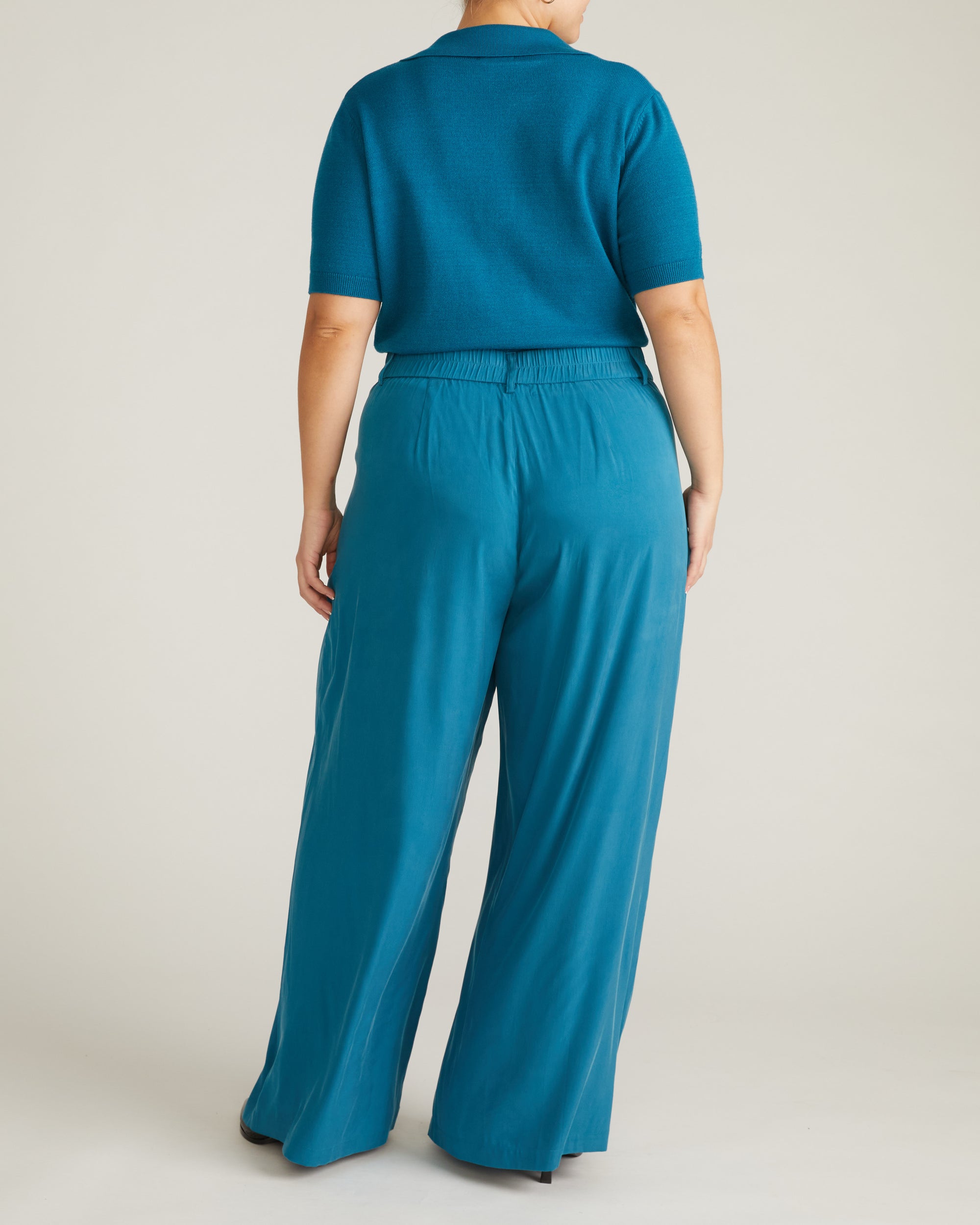 Woman wearing Palais Cooling Cupro Wide Leg Pant - Blue Beetle from Universal Standard