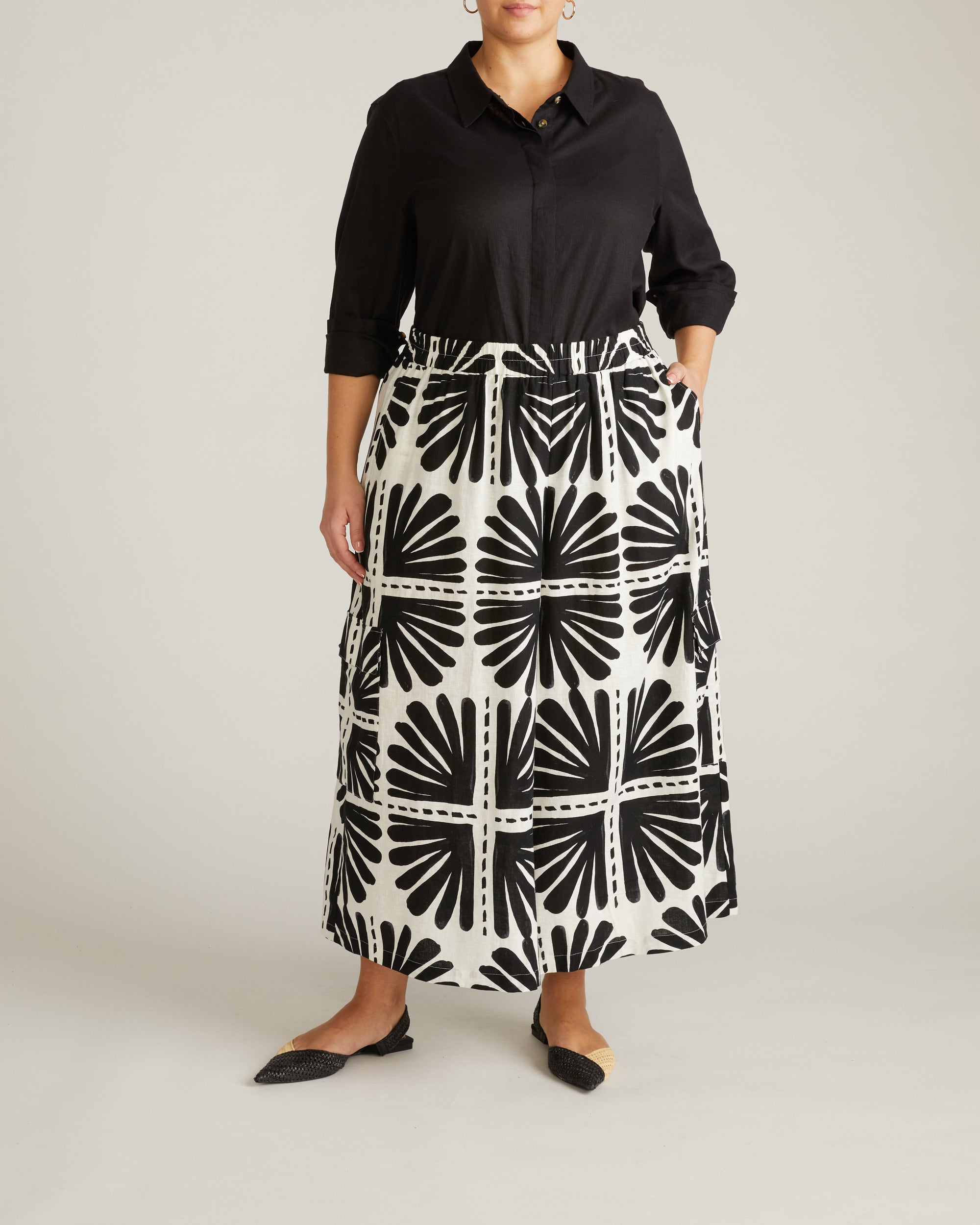 Palazzo Cargo Linen Blend Pant - Ink Bloom Print | Plus Size & Straight Size Women's Fashion | Universal Standard