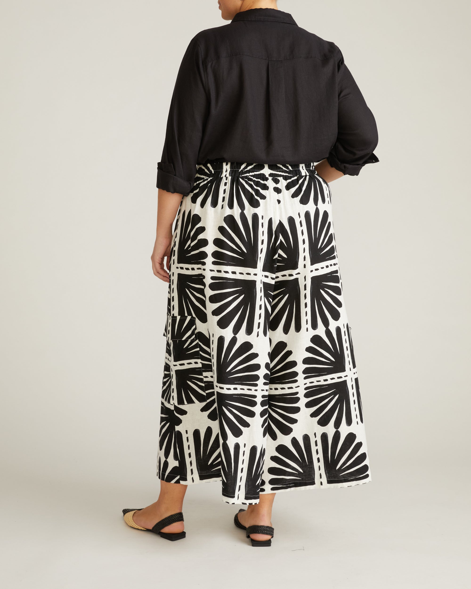 Palazzo Cargo Linen Blend Pant - Ink Bloom Print | Plus Size & Straight Size Women's Fashion | Universal Standard