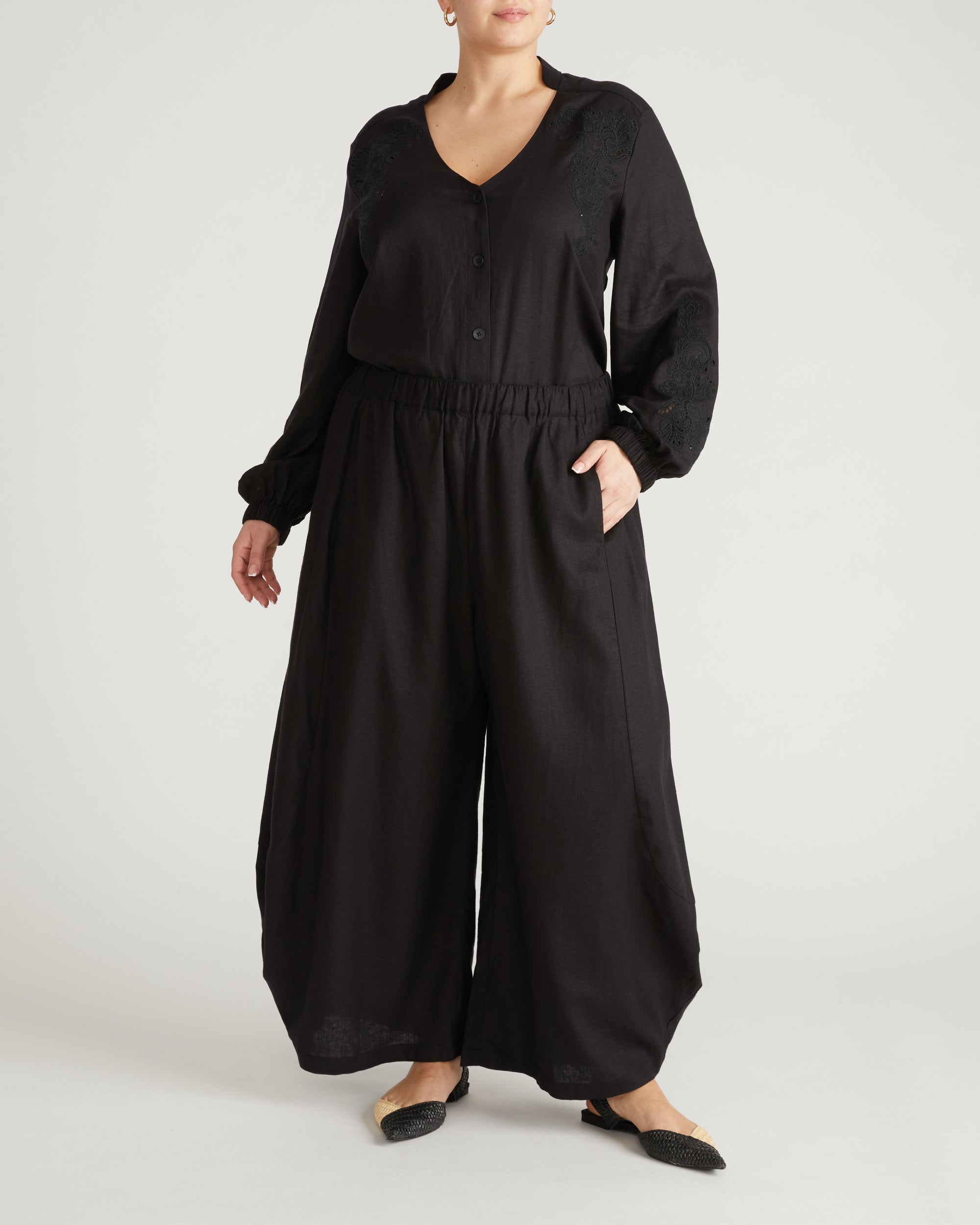 Cosma Barrel Leg Linen Pants - Black | Plus Size & Straight Size Women's Fashion | Universal Standard