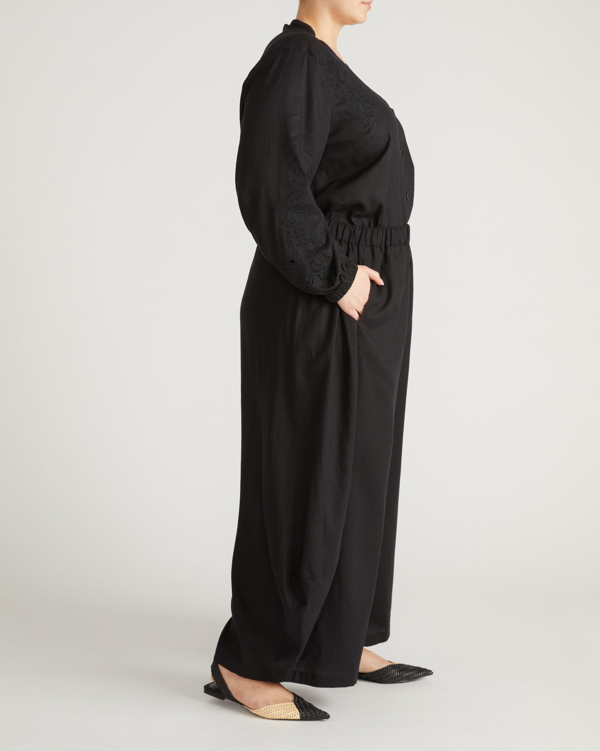Cosma Barrel Leg Linen Pants - Black | Plus Size & Straight Size Women's Fashion | Universal Standard