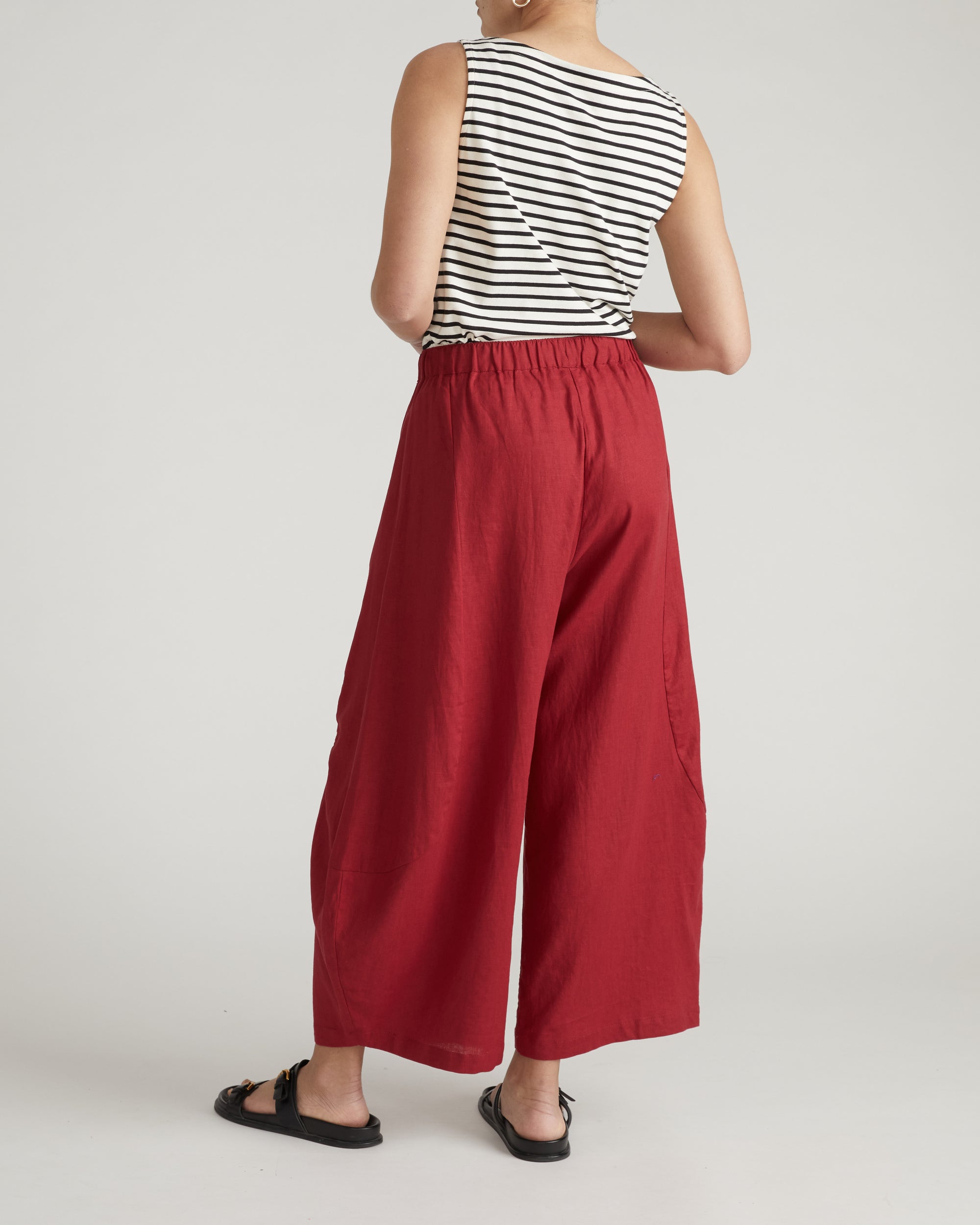 Cosma Barrel Leg Linen Blend Pants - Vibrant Red | Plus Size & Straight Size Women's Fashion | Universal Standard