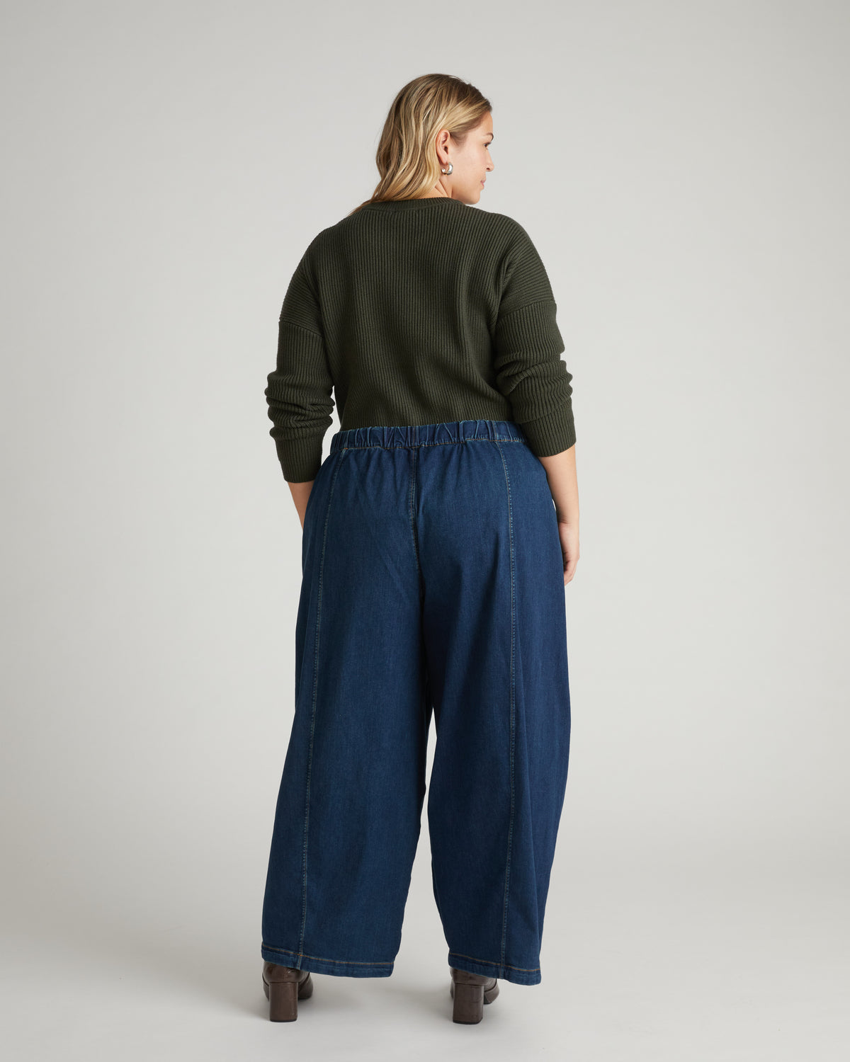 ComfortDenim Drawstring Balloon Jeans - Steel Blue Wash | Plus Size & Straight Size Women's Fashion | Universal Standard