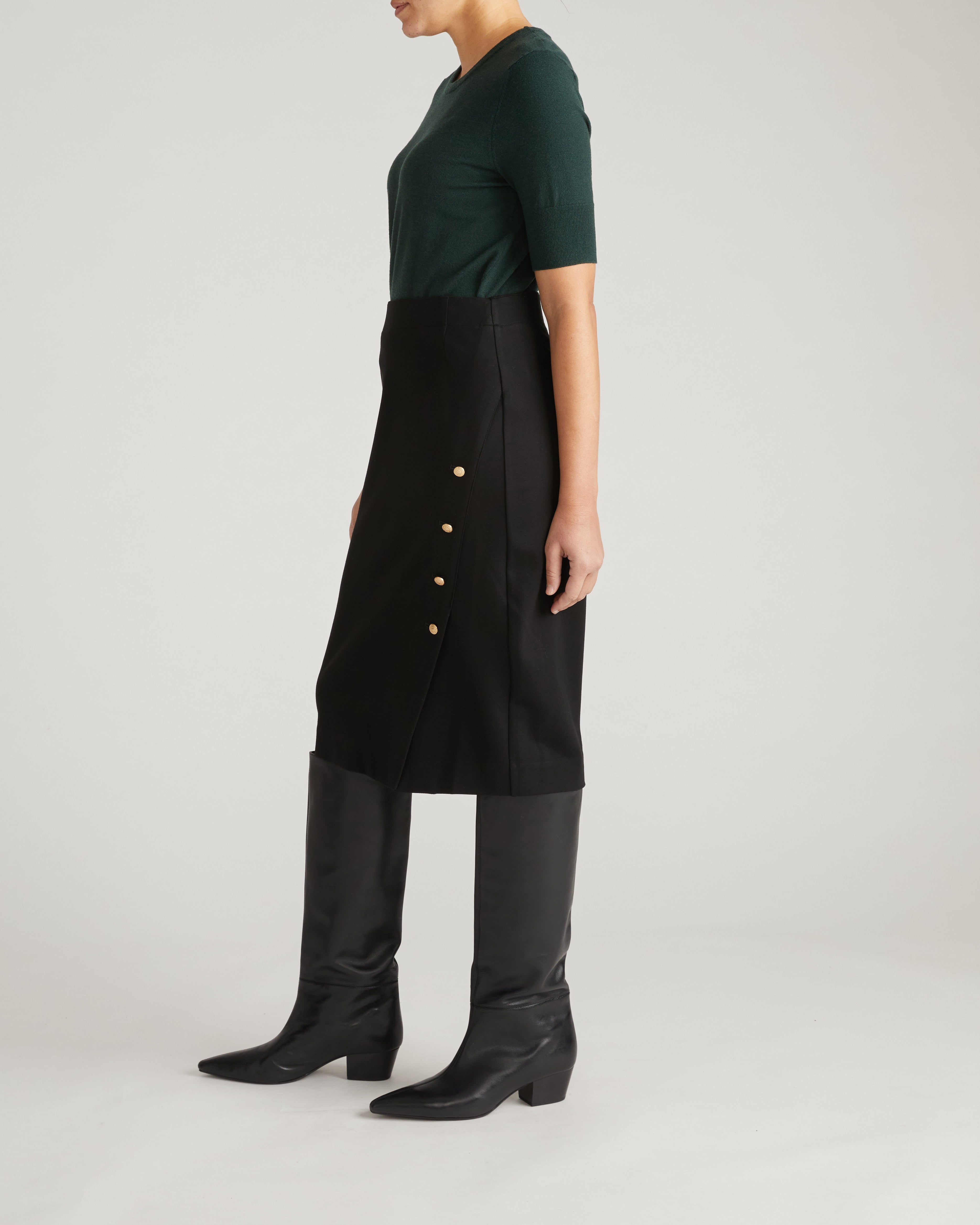Anya Ponte Skirt - Black with Gold Buttons – Universal Standard