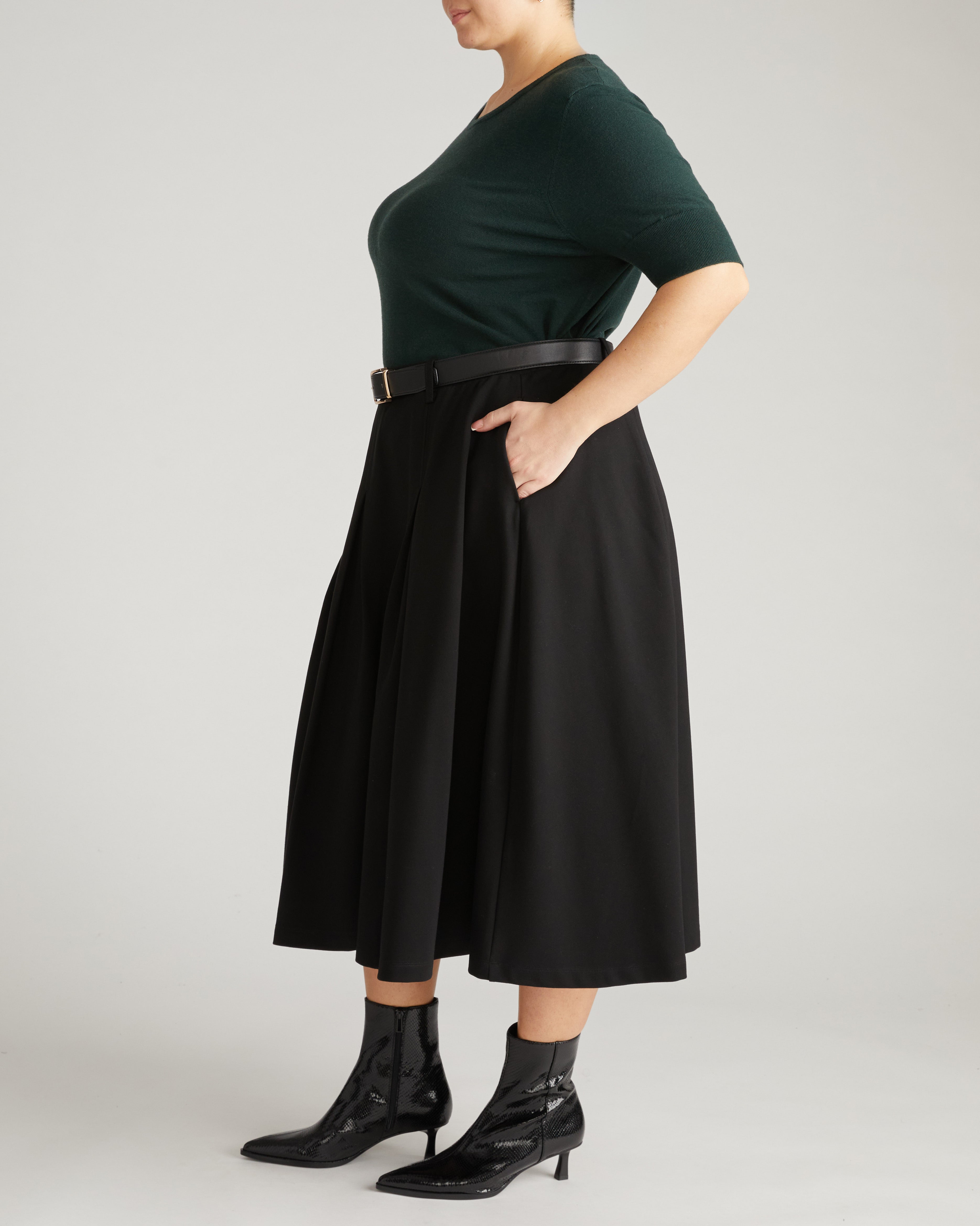 Aleya Pleated Ponte Skirt - Black – Universal Standard