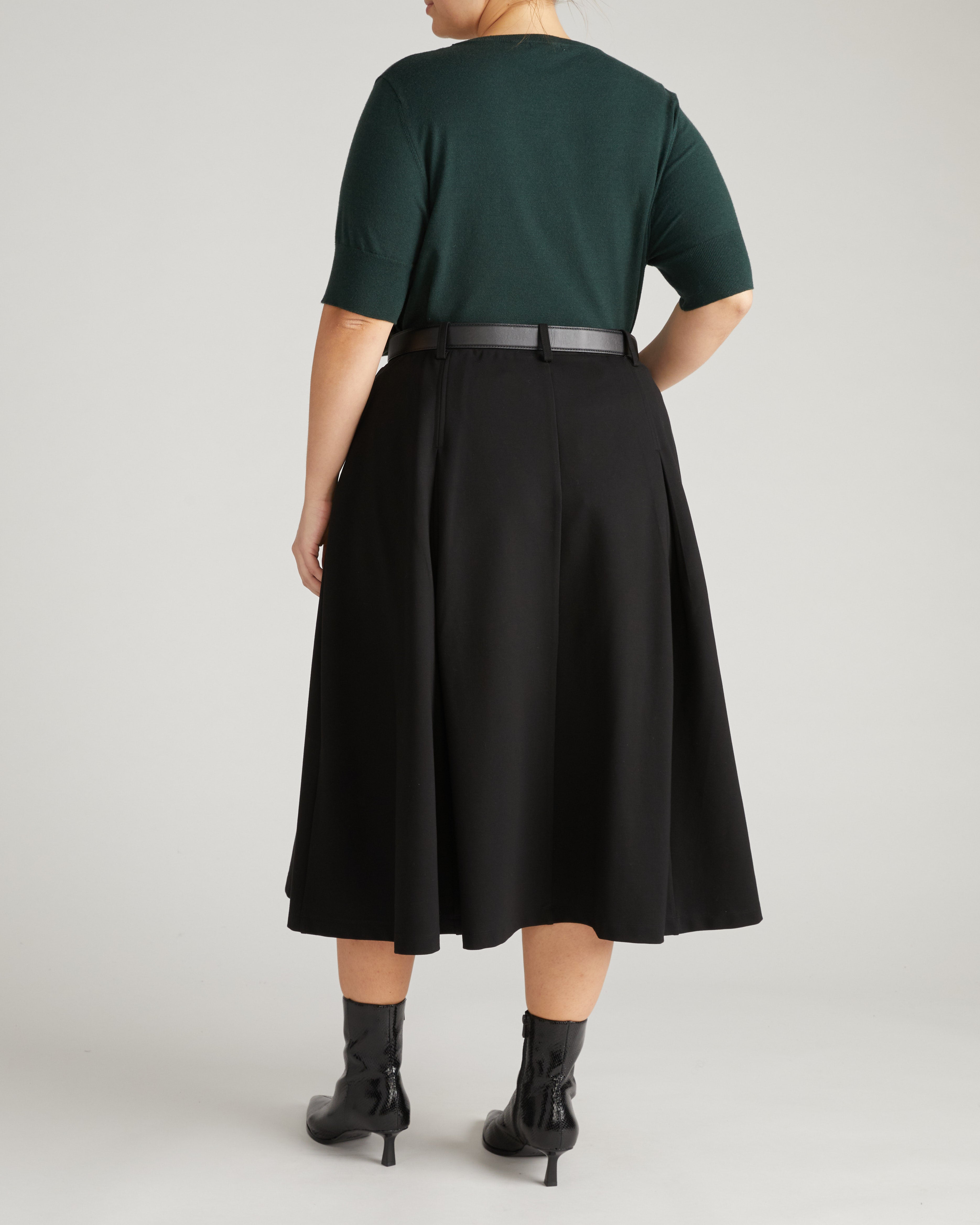 Aleya Pleated Ponte Skirt - Black – Universal Standard