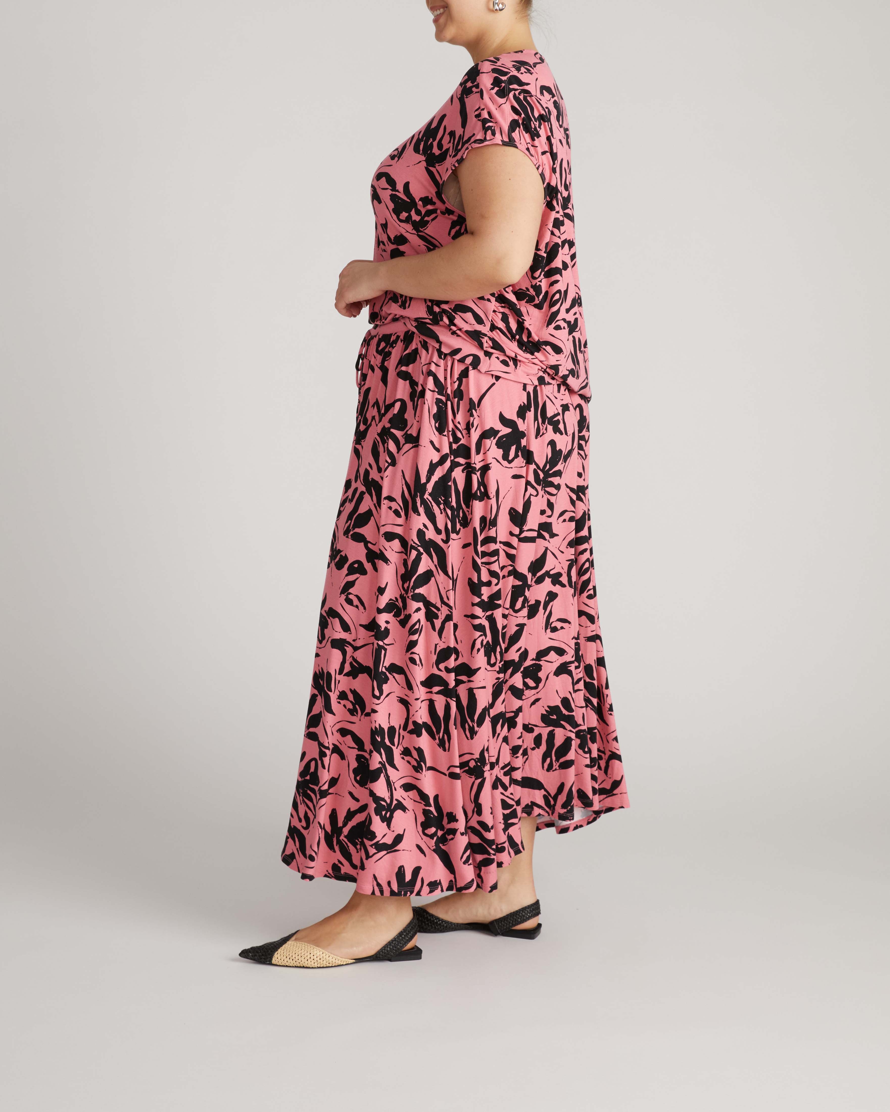 Tessa Liquid Jersey Skirt - Pink Sgraffito Print – Universal Standard