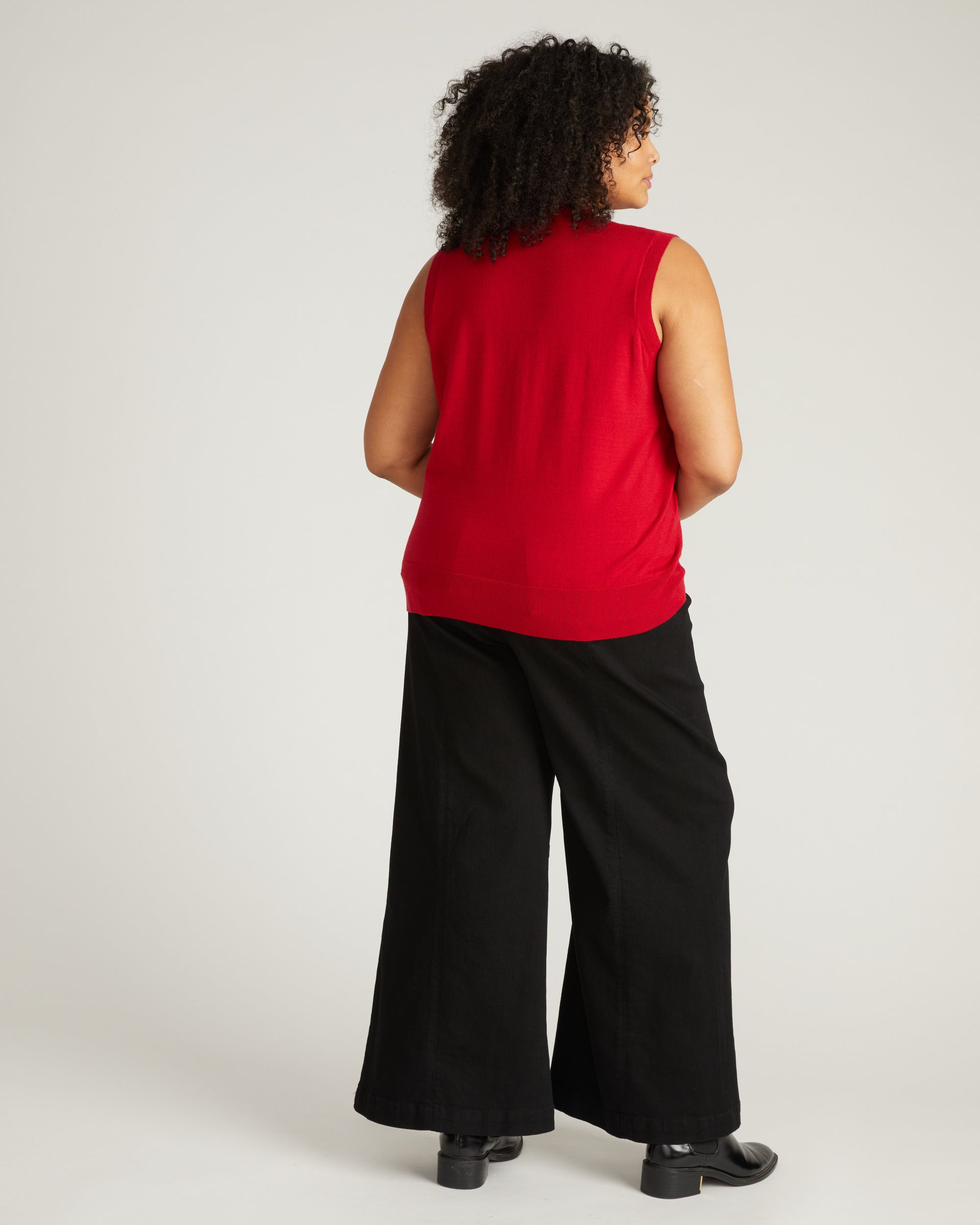 Savvy Fine Knit Cardigan Vest - Carmine