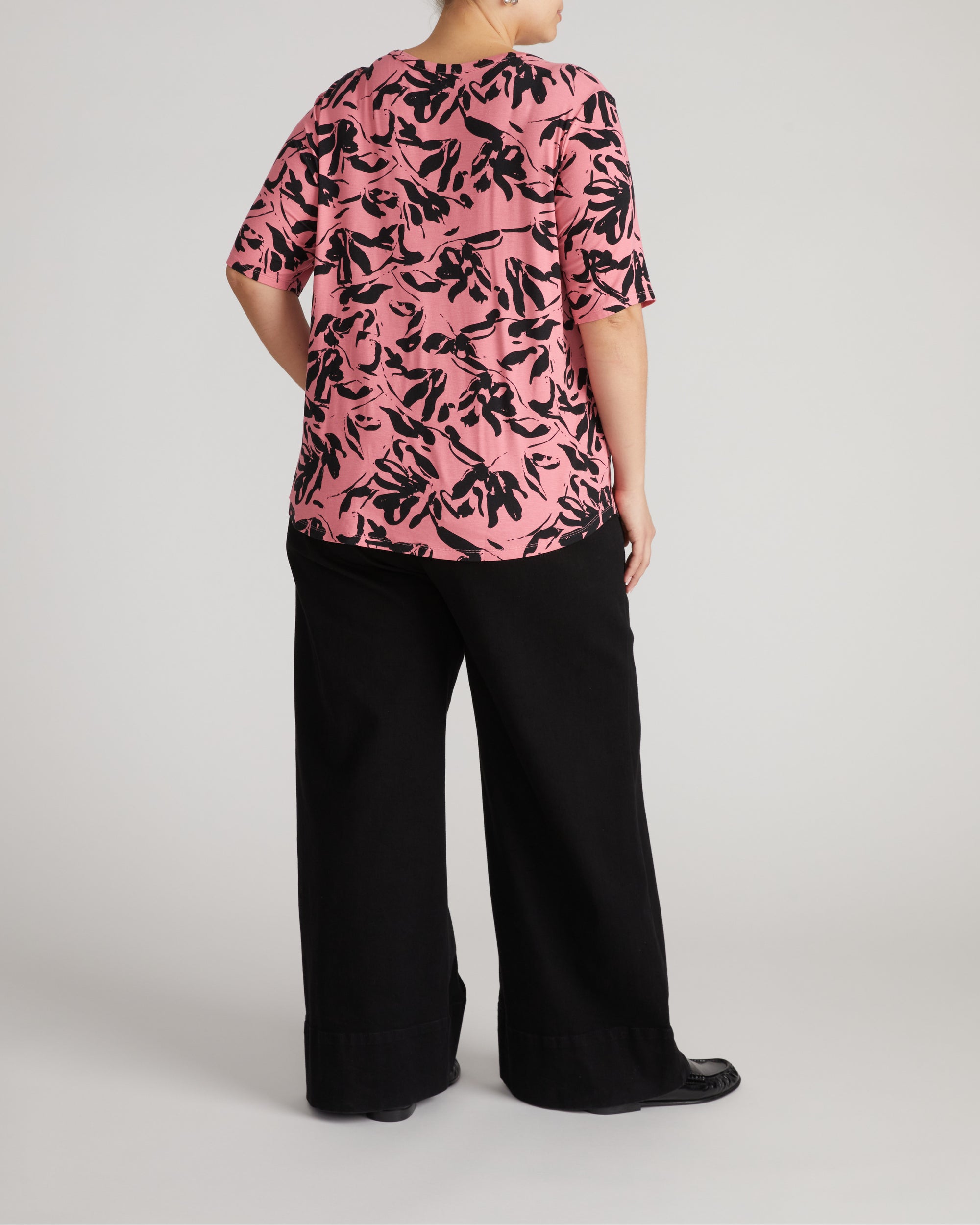 Lily Liquid Jersey V-Neck Stovepipe Tee - Pink Sgraffito Print | Plus Size & Straight Size Women's Fashion | Universal Standard
