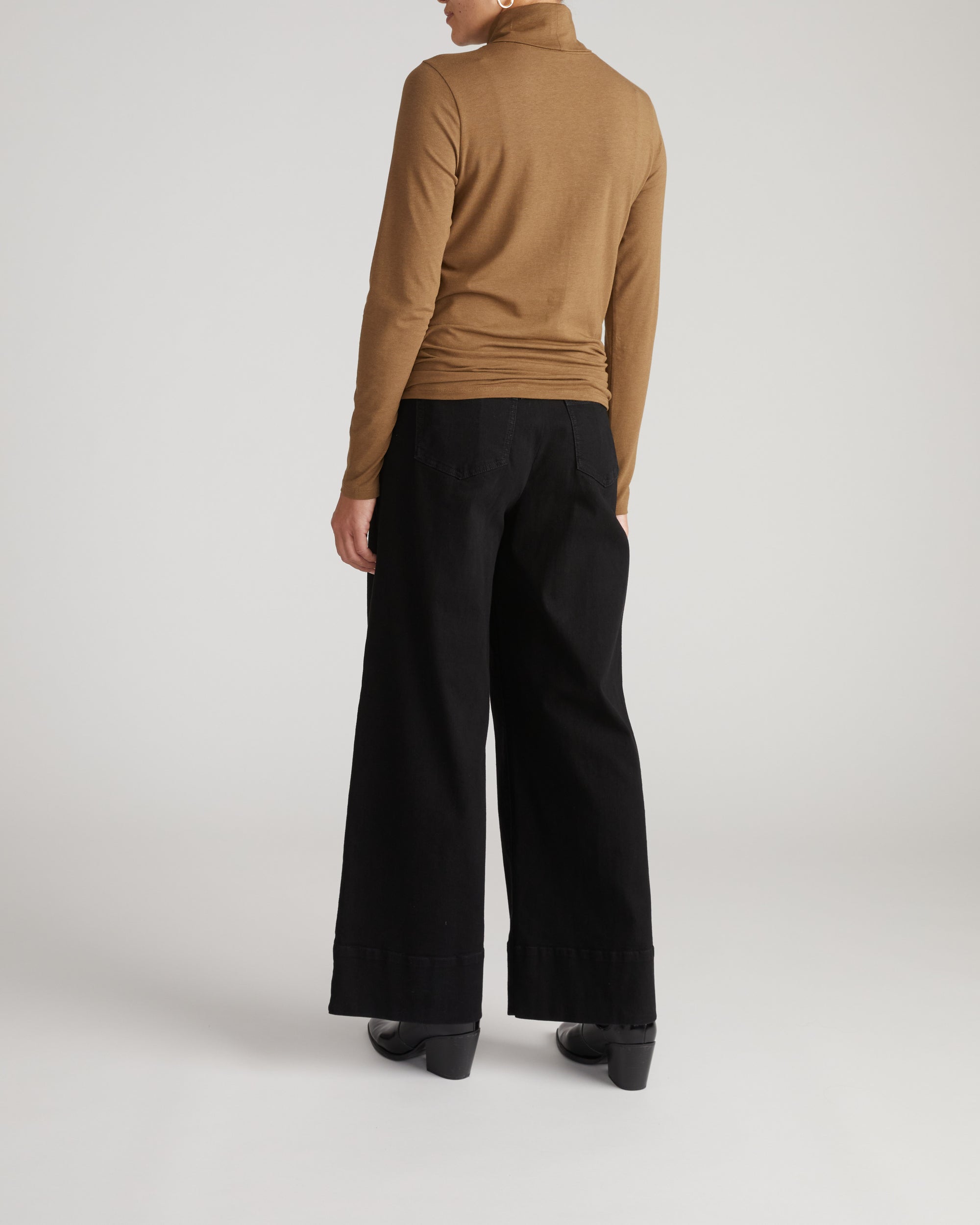 Close Fit Turtleneck - Sepia | Plus Size & Straight Size Women's Fashion | Universal Standard