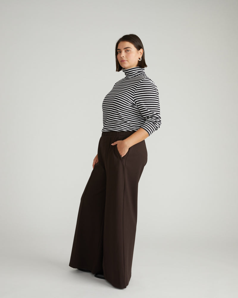 Close Fit Turtleneck - Black/White Stripe