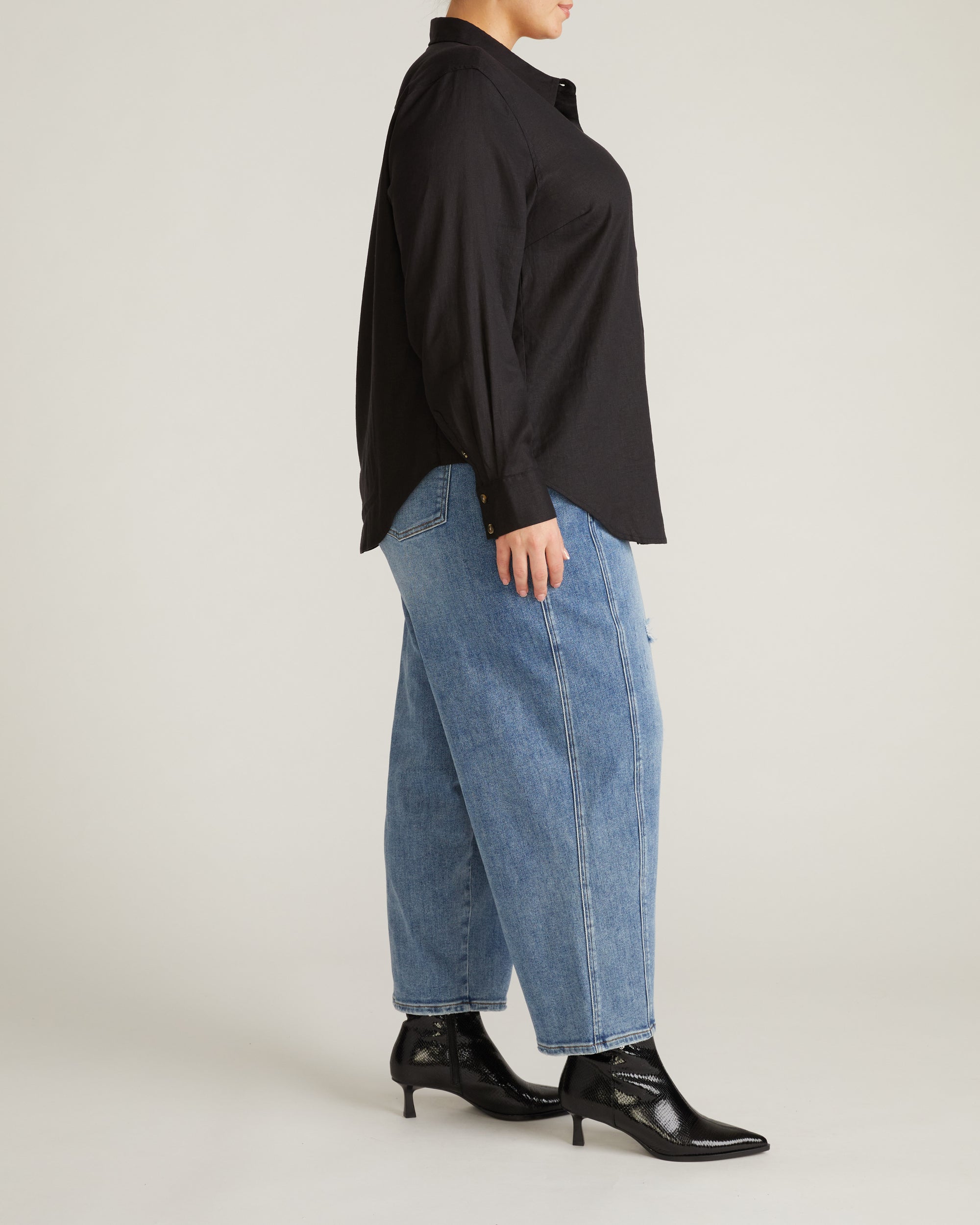 Woman wearing Elbe Stretch Linen Shirt - Black from Universal Standard