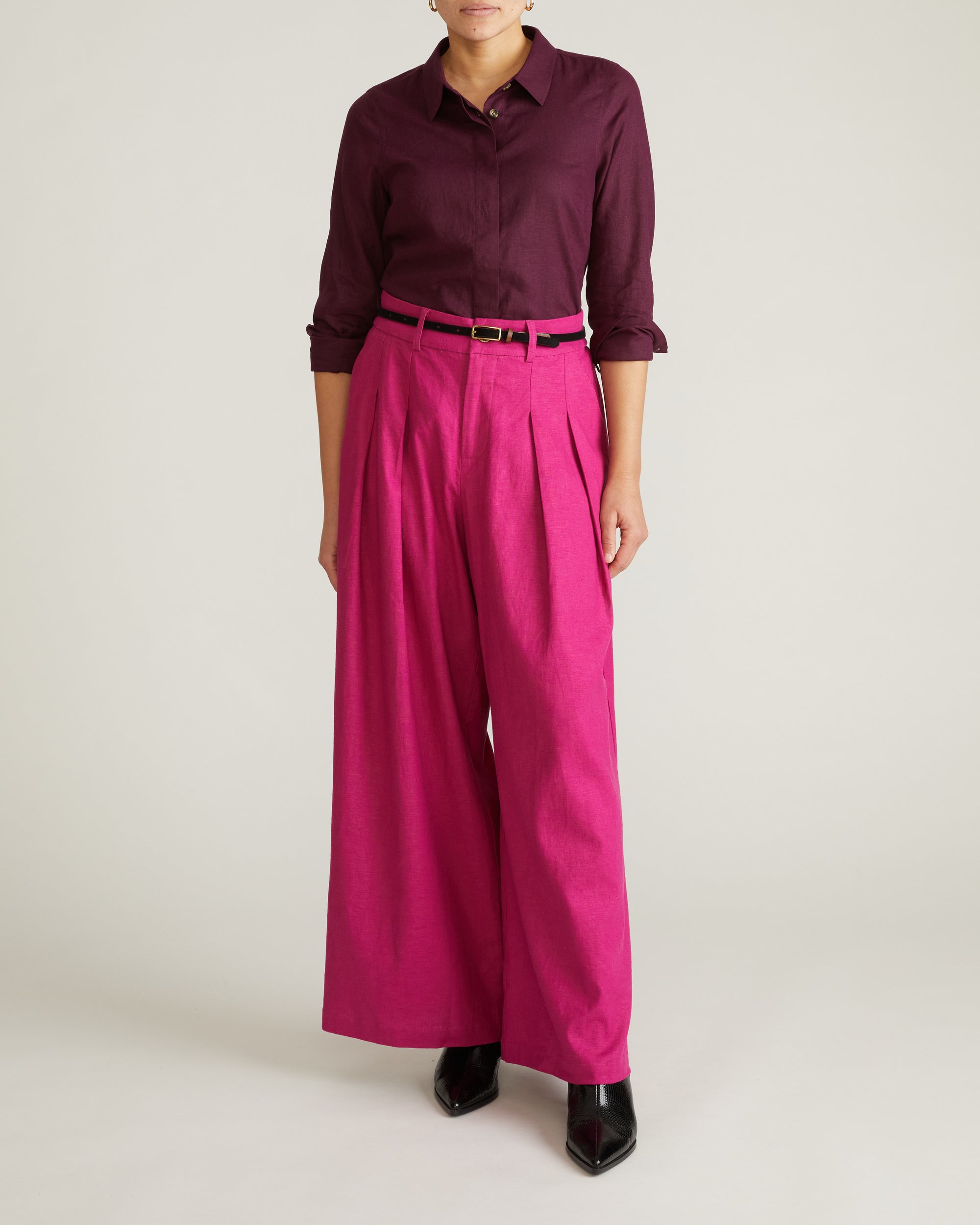 Woman wearing Elbe Stretch Linen Shirt - Acai from Universal Standard
