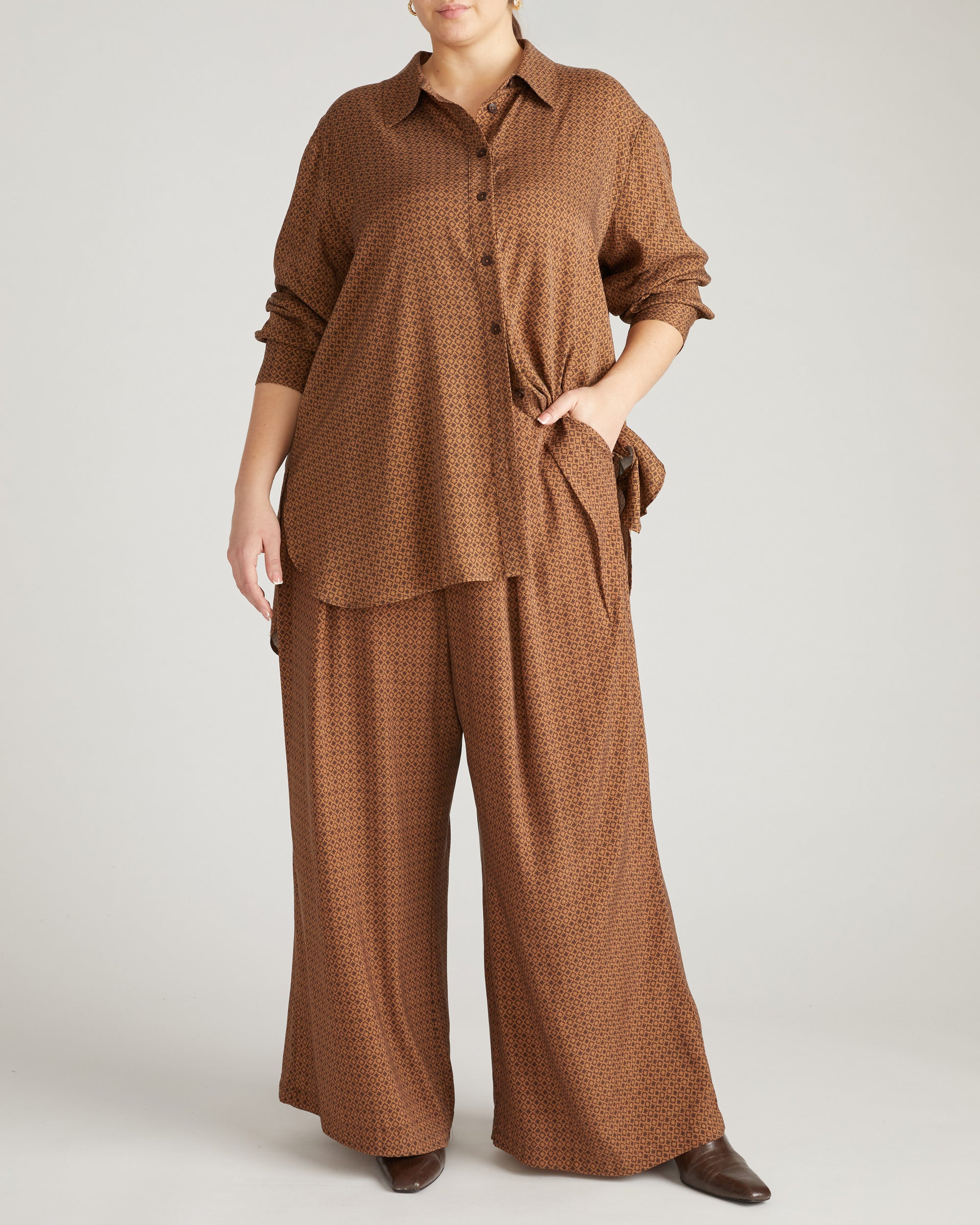 Cooling Stretch Cupro Artist Shirt - Brown Hacienda Print