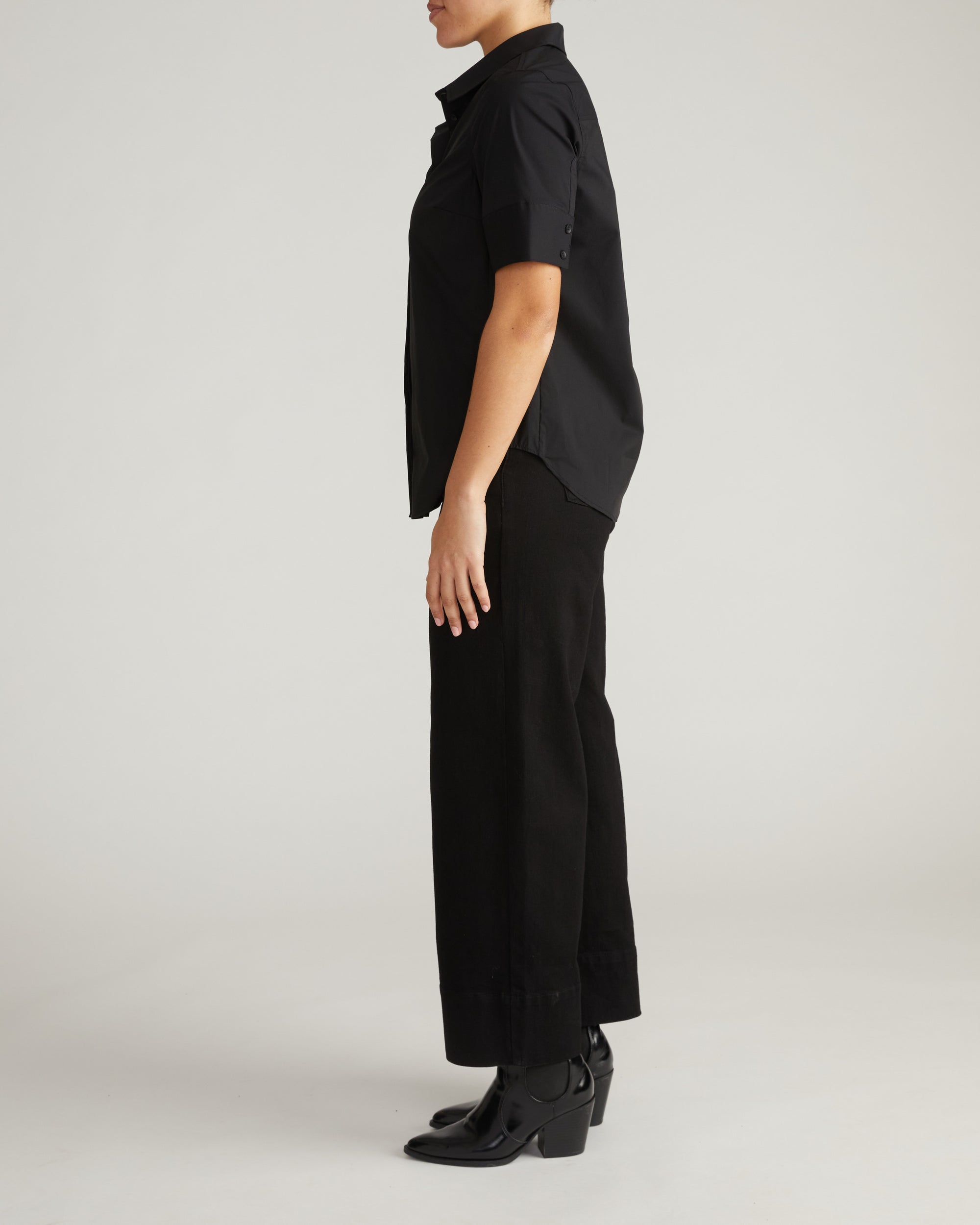 Elbe Stretch Poplin Short Sleeve Shirt - Black | Plus Size & Straight Size Women's Fashion | Universal Standard