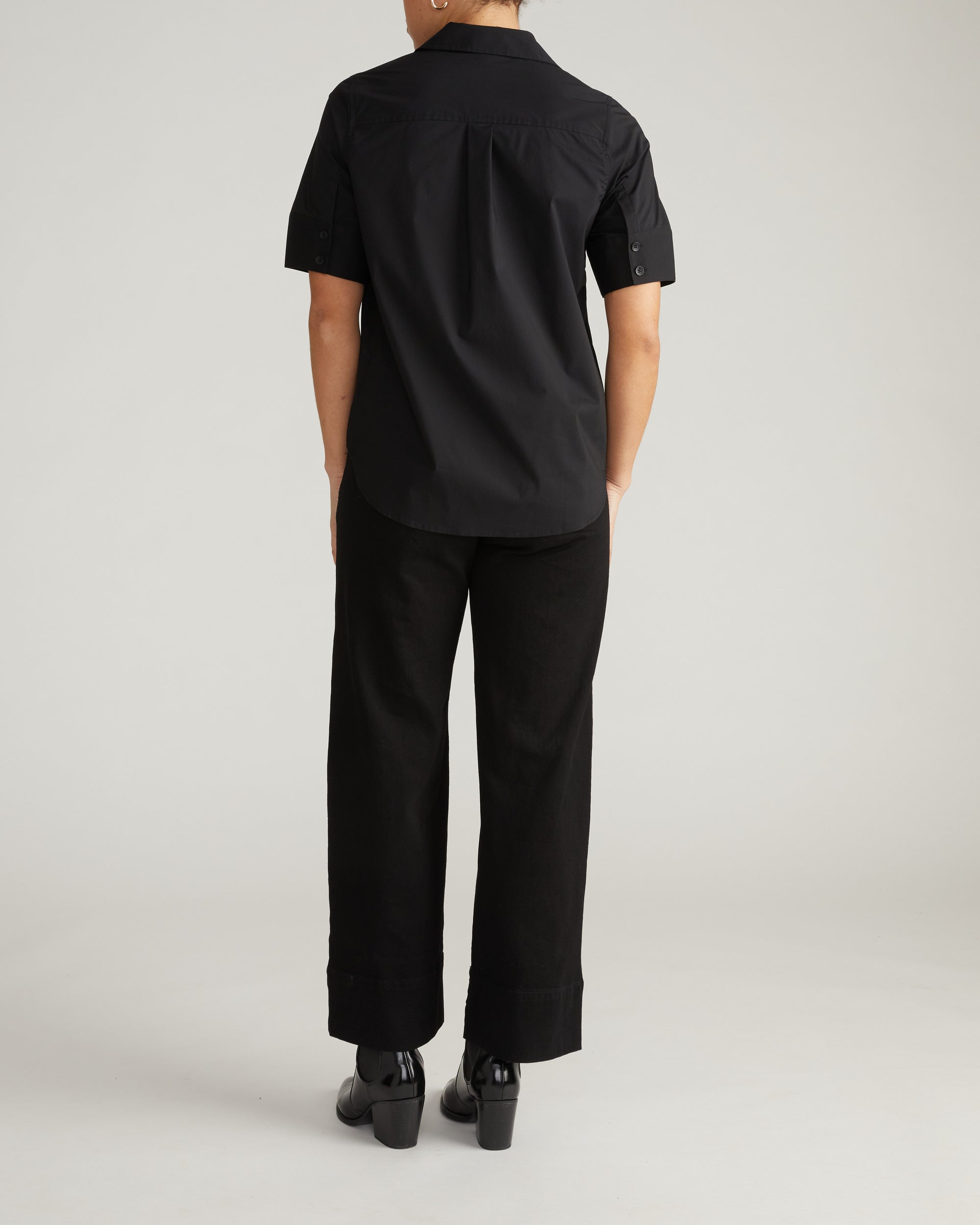 Elbe Stretch Poplin Short Sleeve Shirt - Black | Plus Size & Straight Size Women's Fashion | Universal Standard