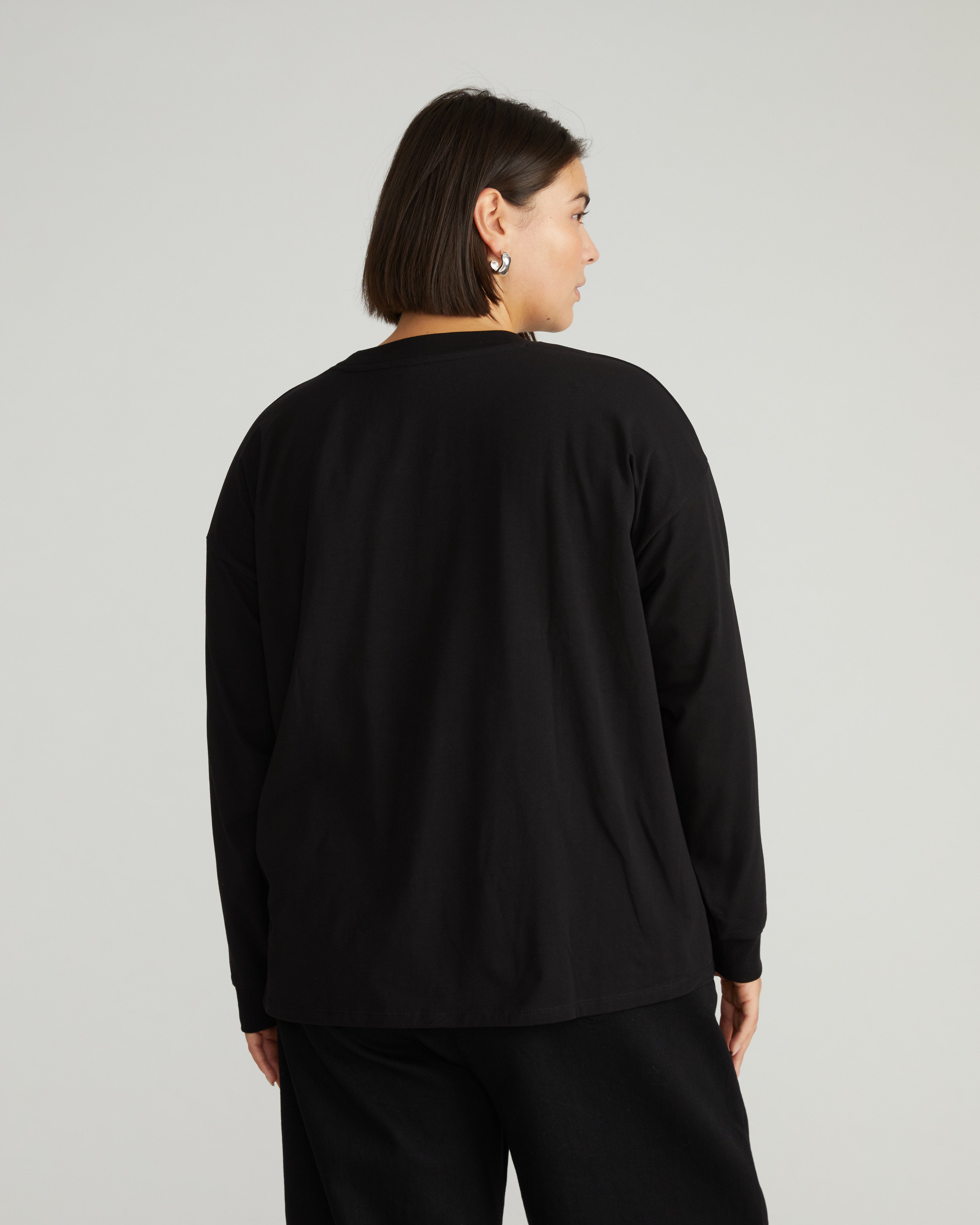Long Sleeve Relaxed Tee - Black – Universal Standard