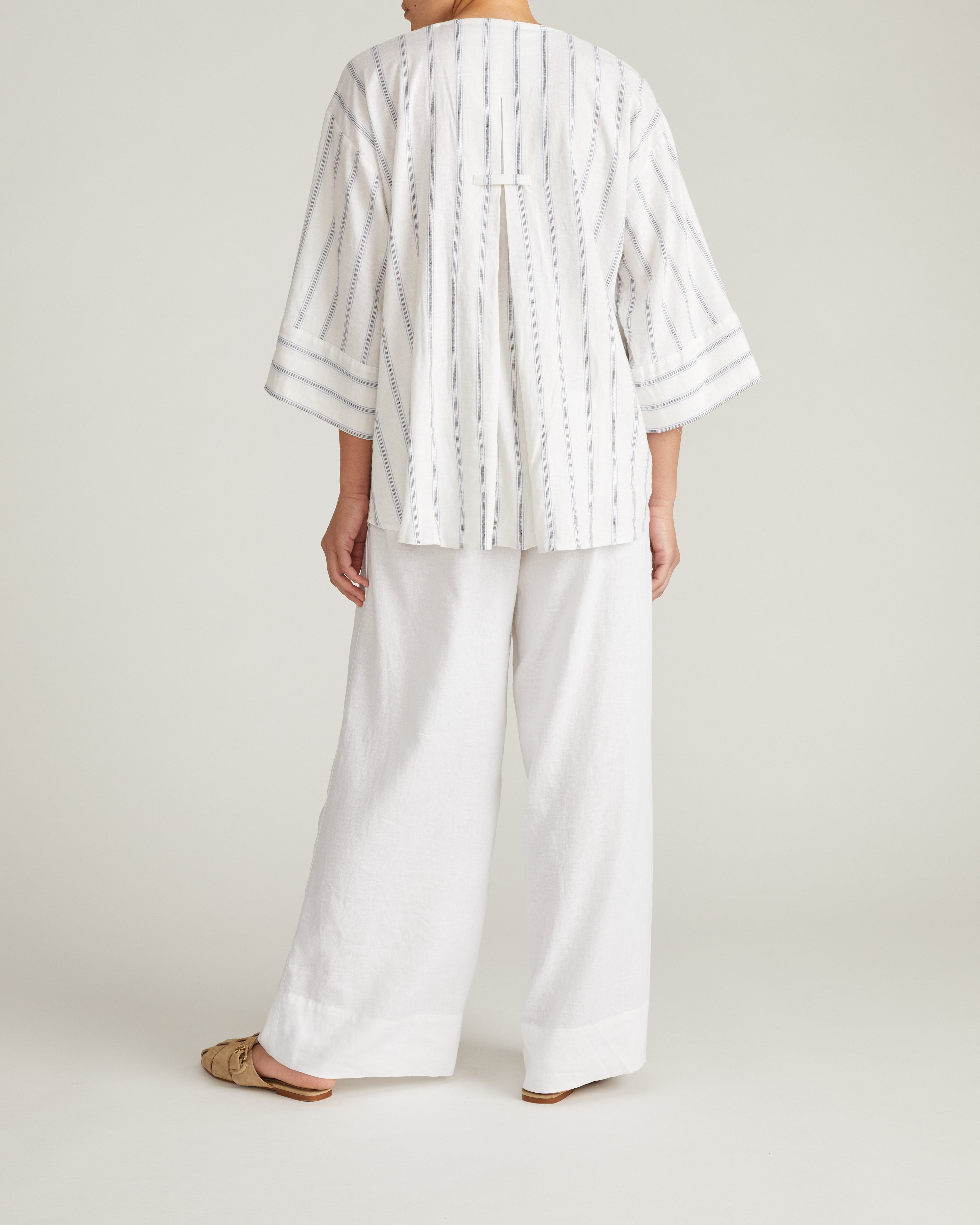 Elio V-Neck Linen Blend Top - Mayfair Stripe – Universal Standard