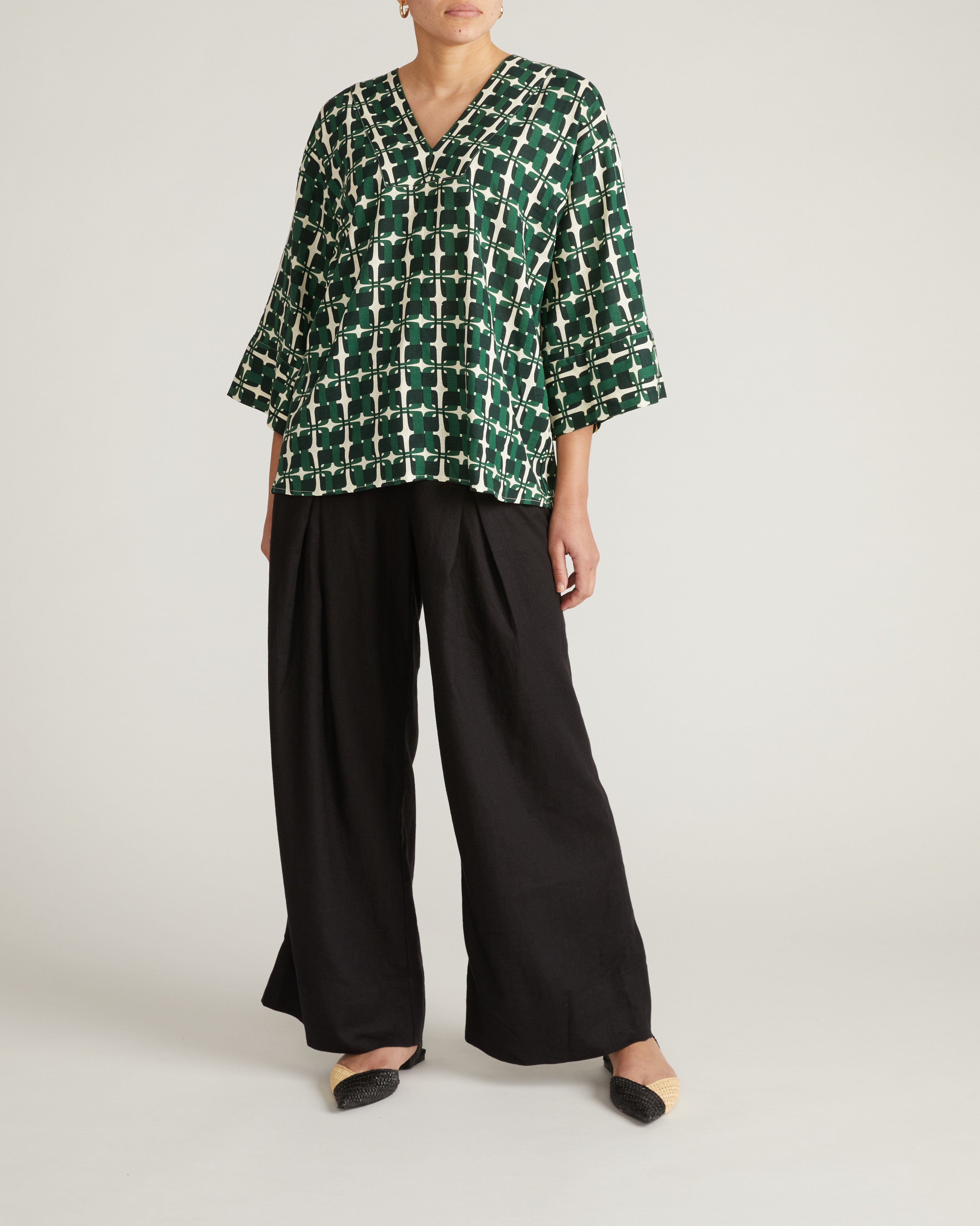 Elio V-Neck Linen Blend Top - Green Trellis Print – Universal Standard