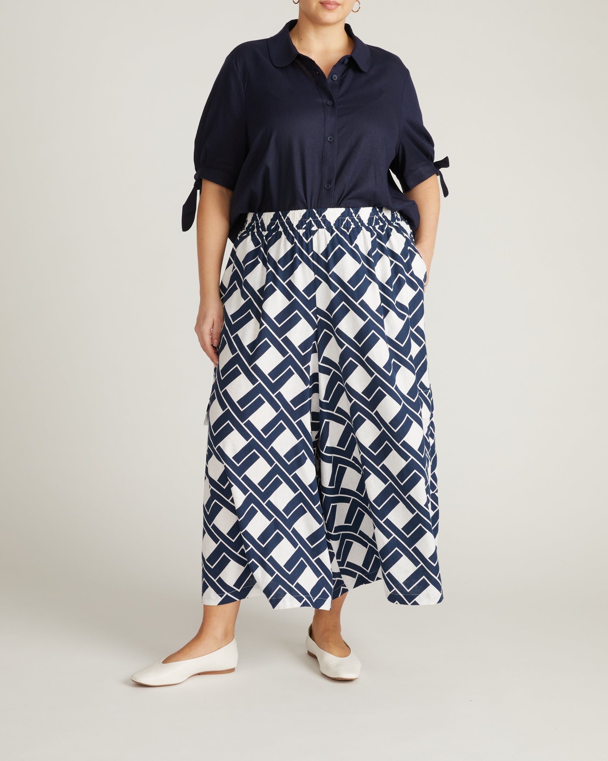 Luisa Short Sleeve Linen Shirt - Navy | Plus Size & Straight Size Women's Fashion | Universal Standard