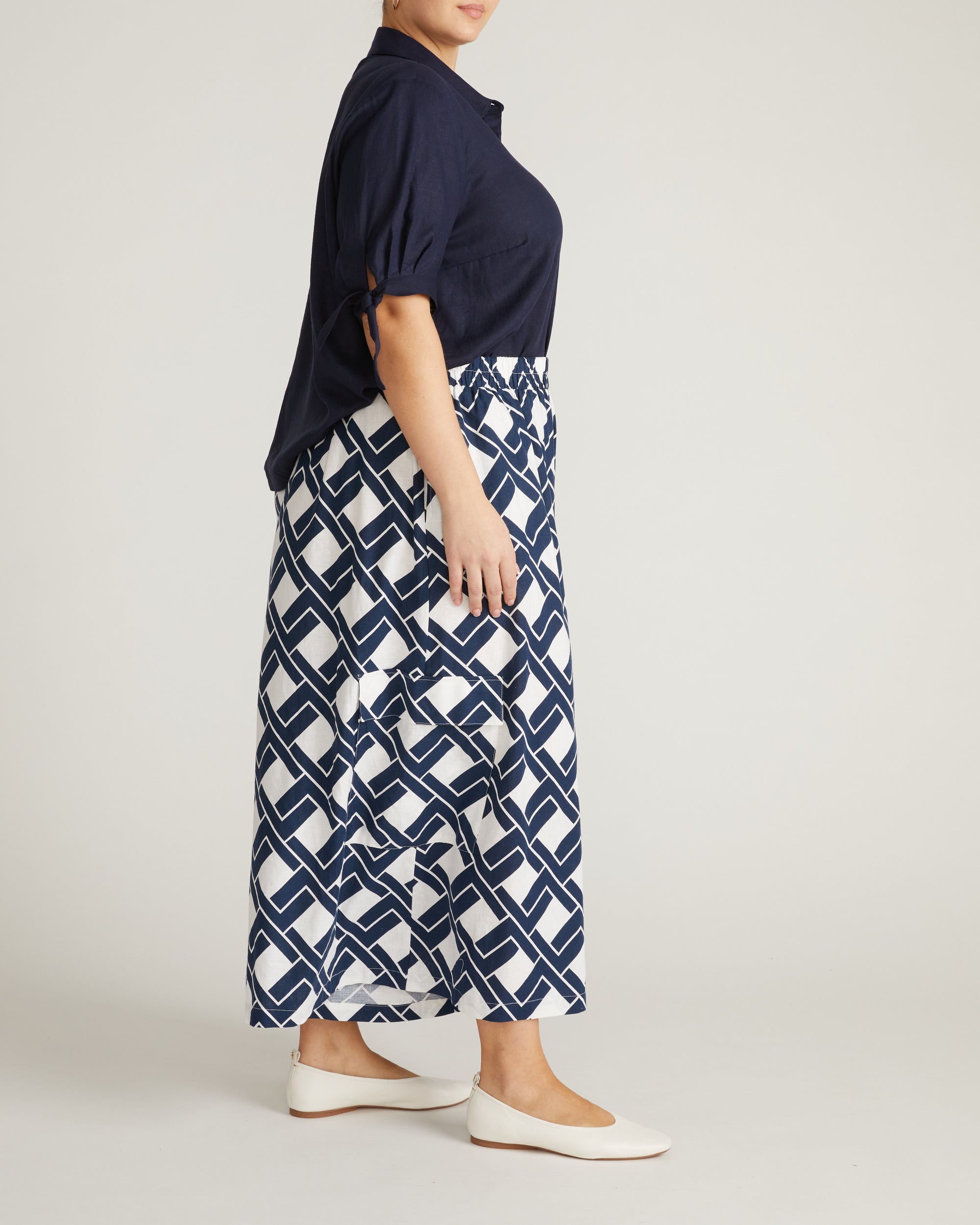 Luisa Short Sleeve Linen Shirt - Navy | Plus Size & Straight Size Women's Fashion | Universal Standard