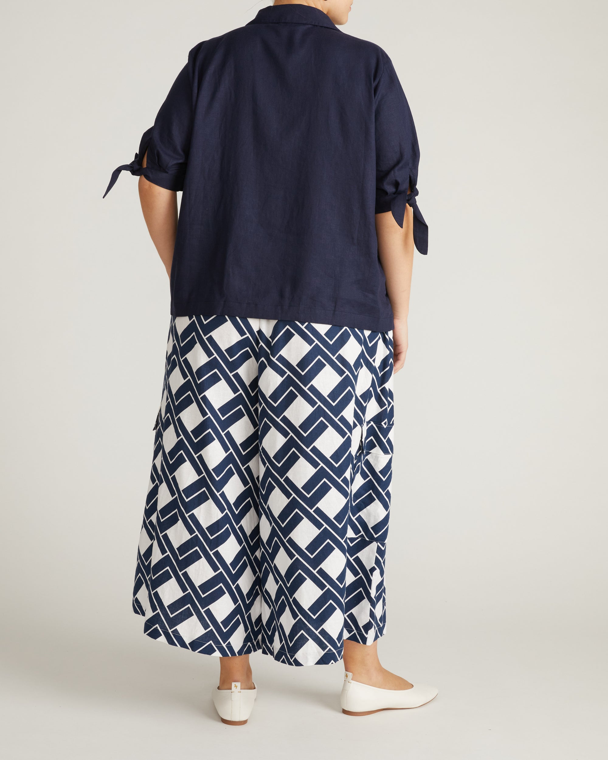 Luisa Short Sleeve Linen Shirt - Navy | Plus Size & Straight Size Women's Fashion | Universal Standard