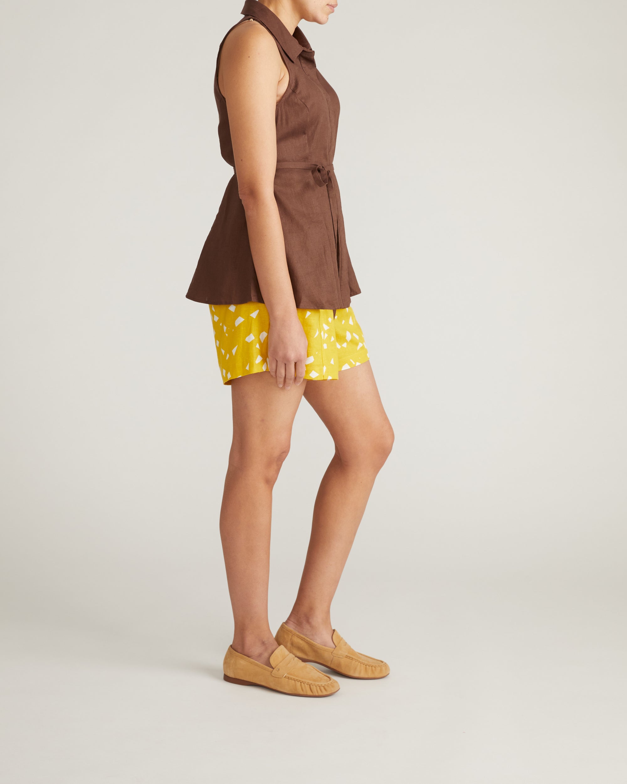 Adelaide Sleeveless Linen Blend Shirt - Peppercorn | Plus Size & Straight Size Women's Fashion | Universal Standard