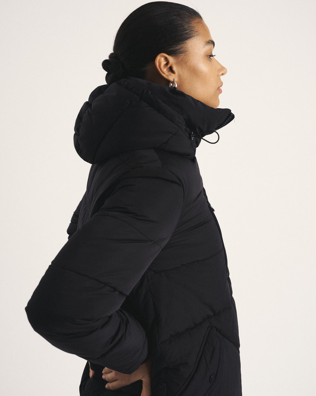 Matterhorn Mid Hooded Puffer - Black | Plus Size & Straight Size Women's Fashion | Universal Standard
