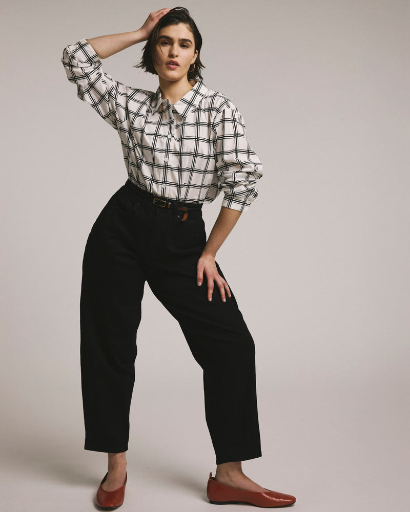 Dakota Twisted Leg Jeans - Jet Black | Plus Size & Straight Size Women's Fashion | Universal Standard