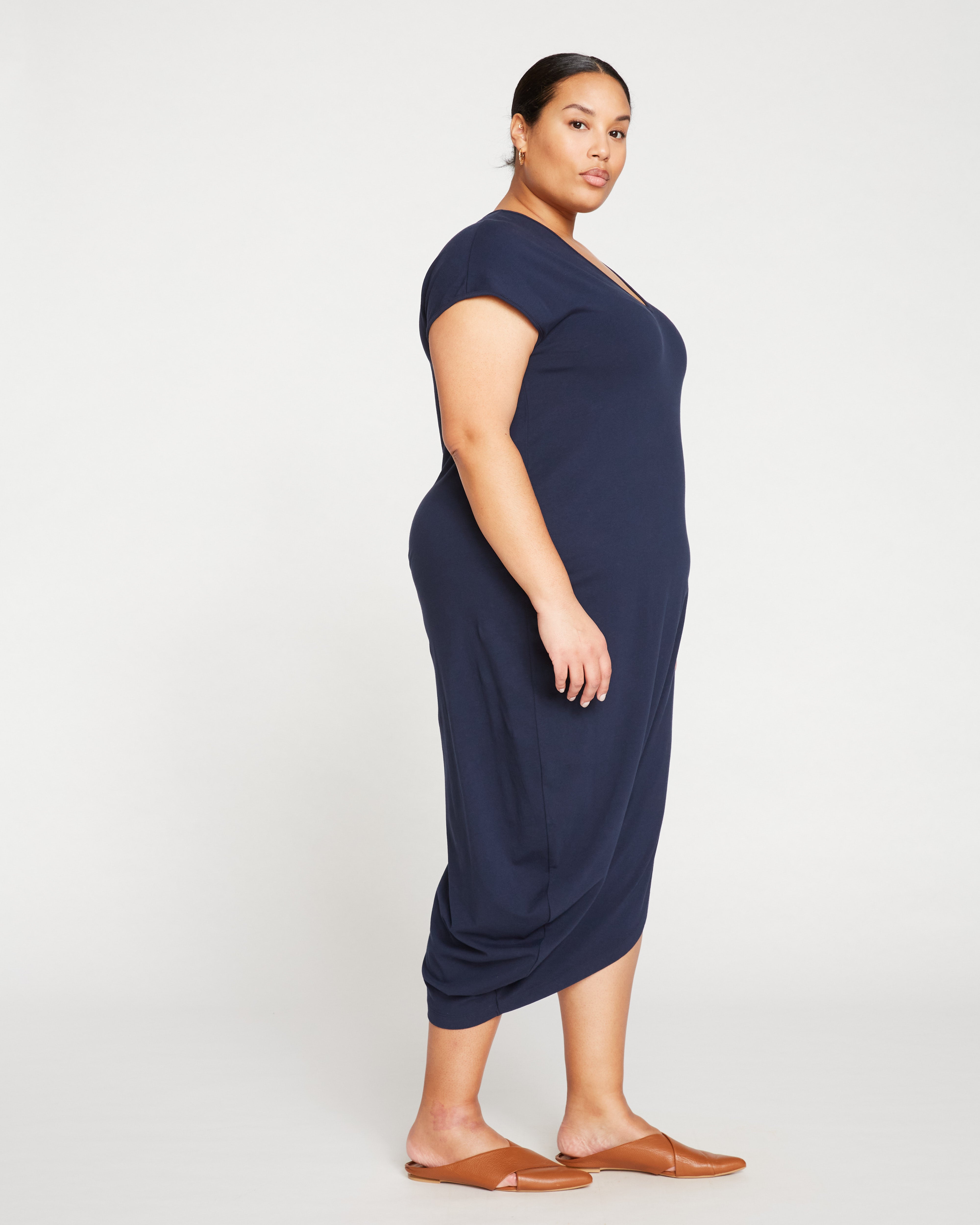 Iconic Geneva V-Neck Dress - Navy – Universal Standard