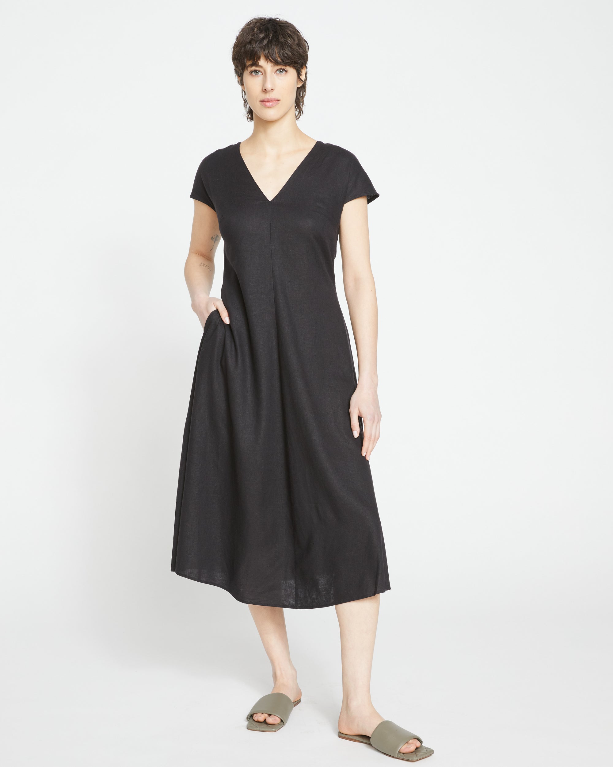 Louvre Bow Back Linen Dress - Black Universal Standard Louvre Bow Back Linen Dress - Black Universal Standard